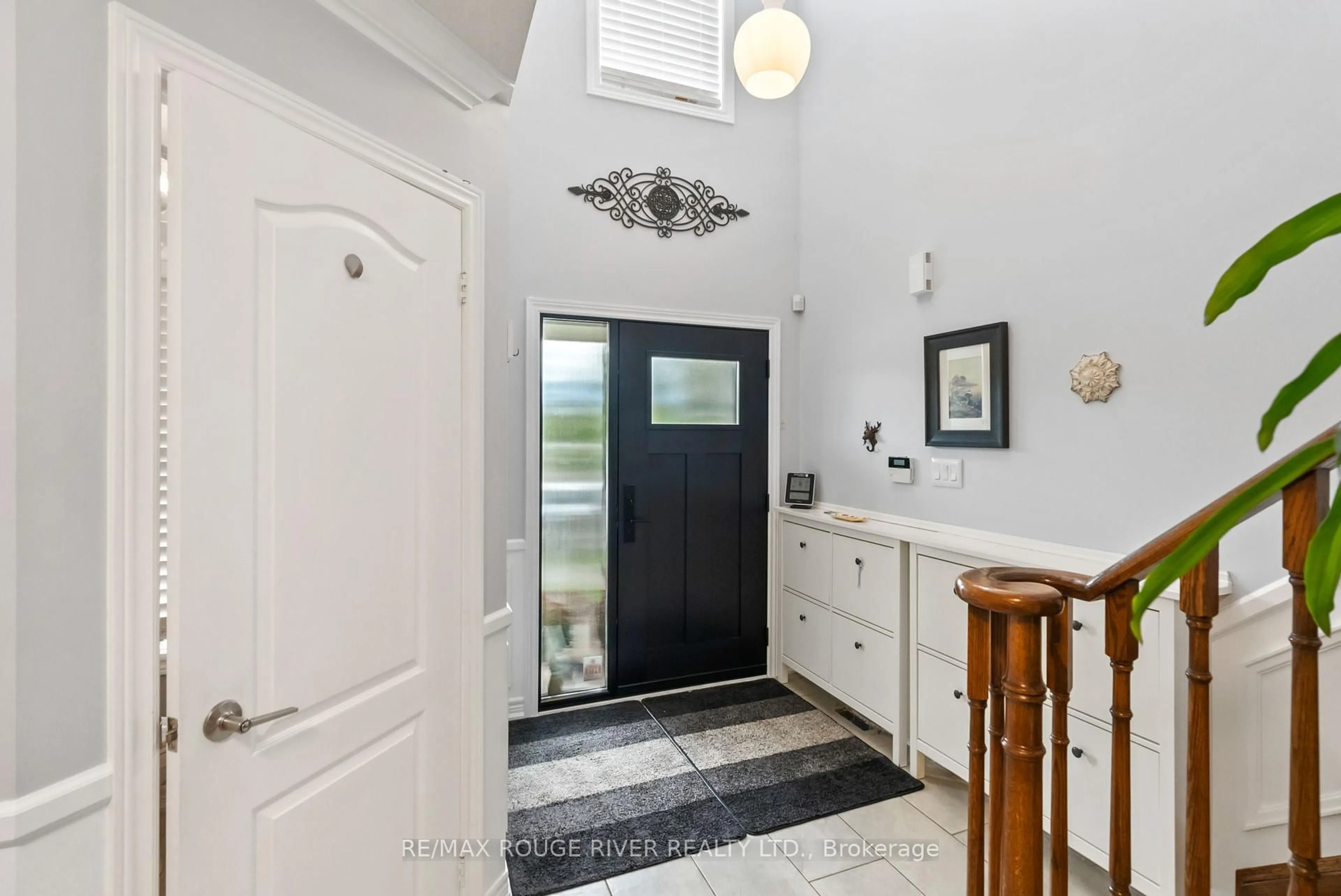 Indoor entryway for 53 Cranborne Cres, Whitby Ontario L1M 2M1