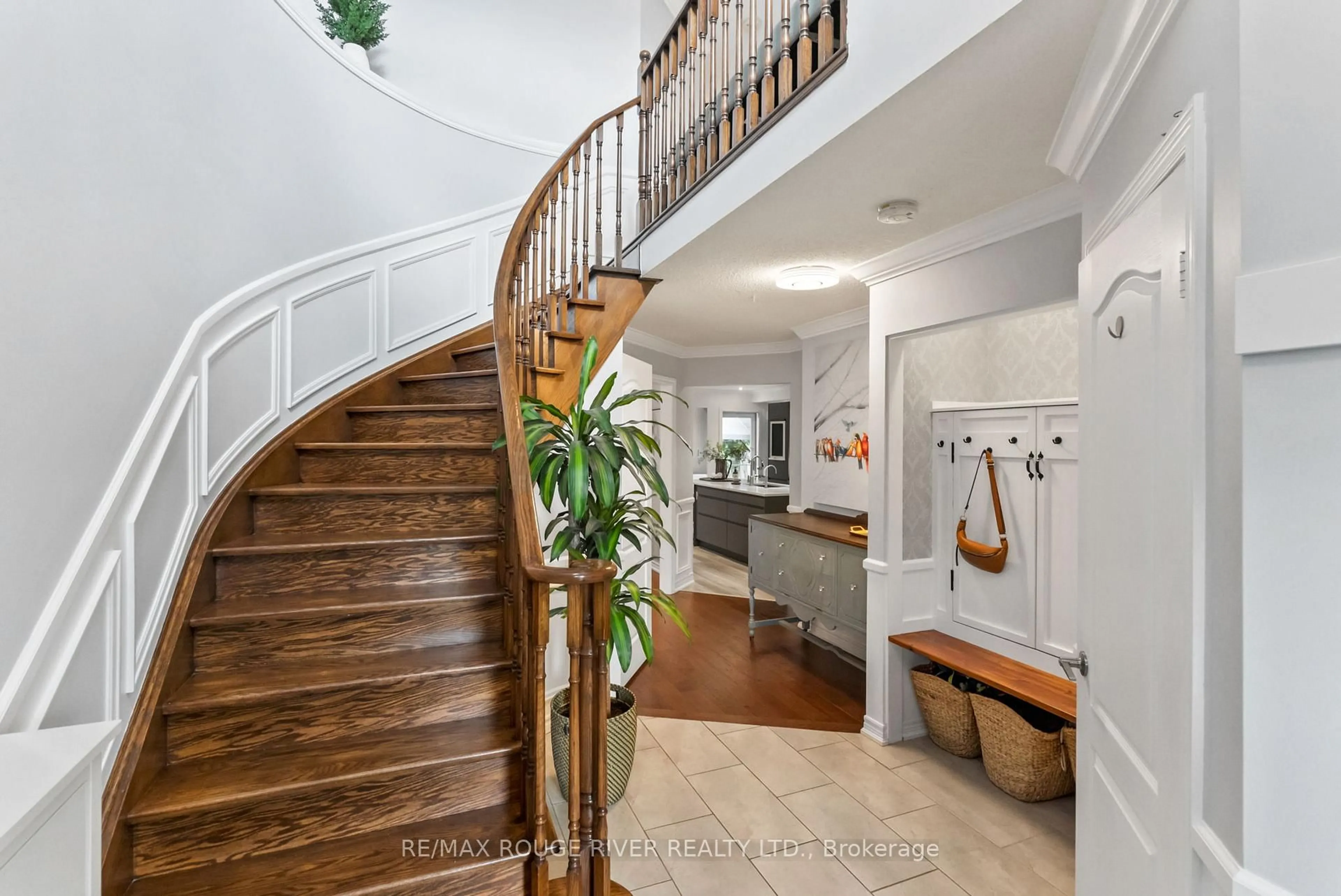Indoor entryway for 53 Cranborne Cres, Whitby Ontario L1M 2M1
