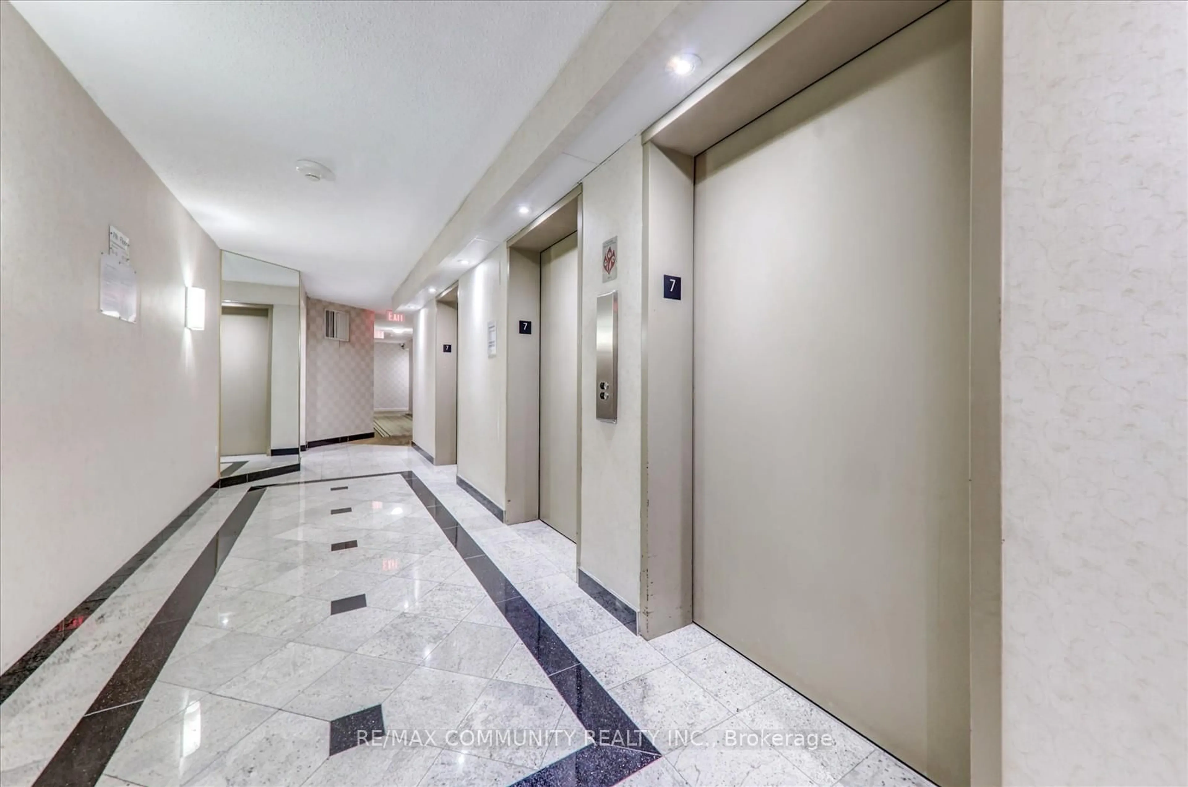 Indoor foyer for 410 McLevin Ave #705, Toronto Ontario M1B 5J5