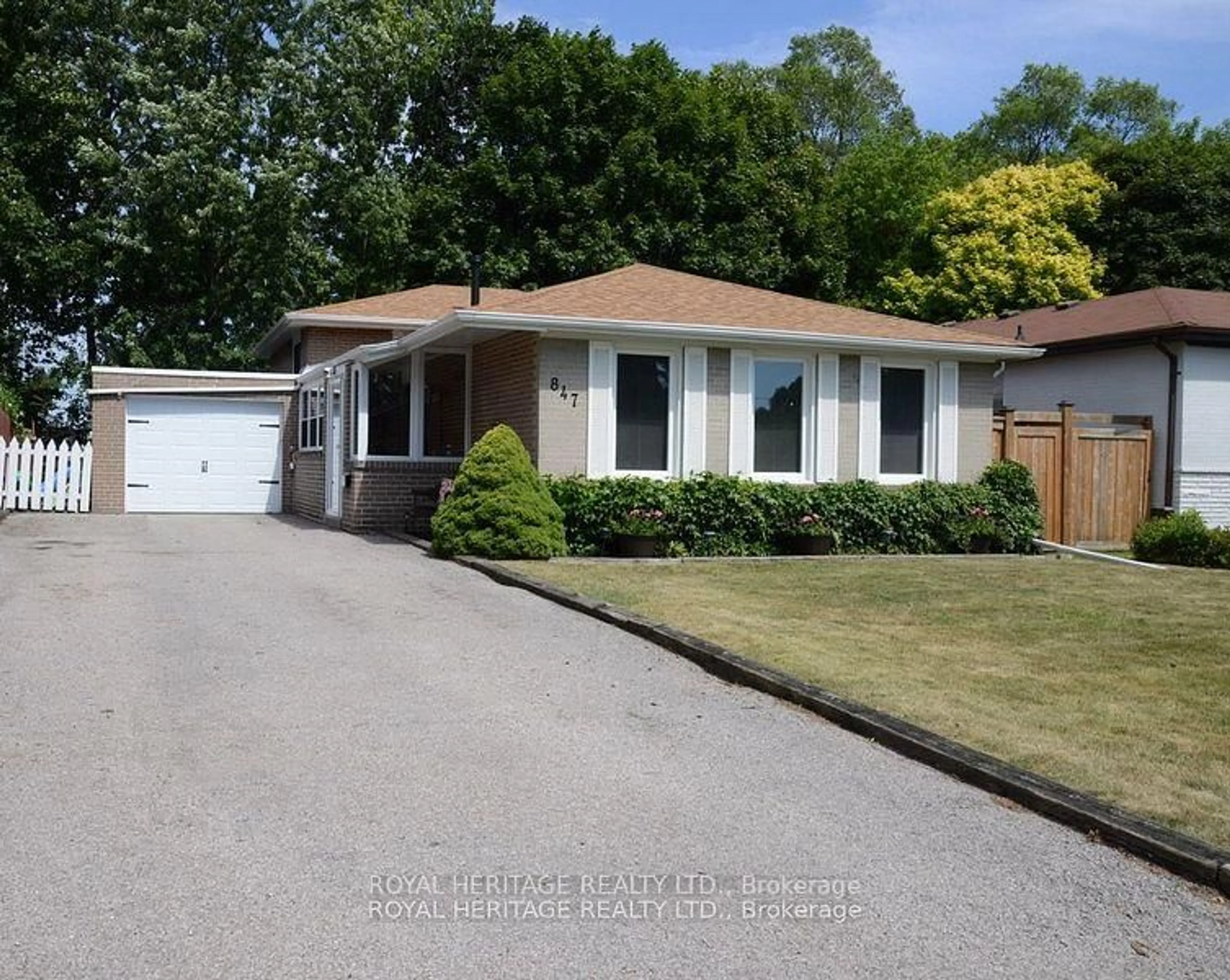 Home with vinyl exterior material, street for 847 Krosno Blvd, Pickering Ontario L1W 1H2