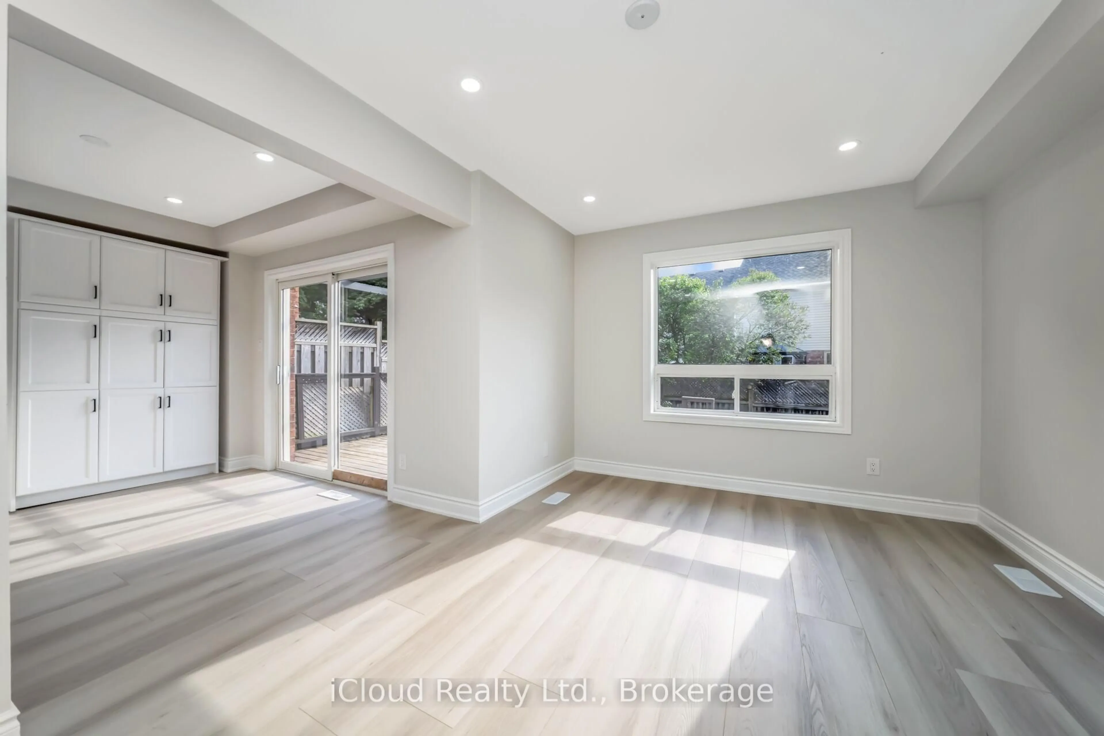 Indoor entryway for 86 Cecil Found Cres, Clarington Ontario L1E 3E7