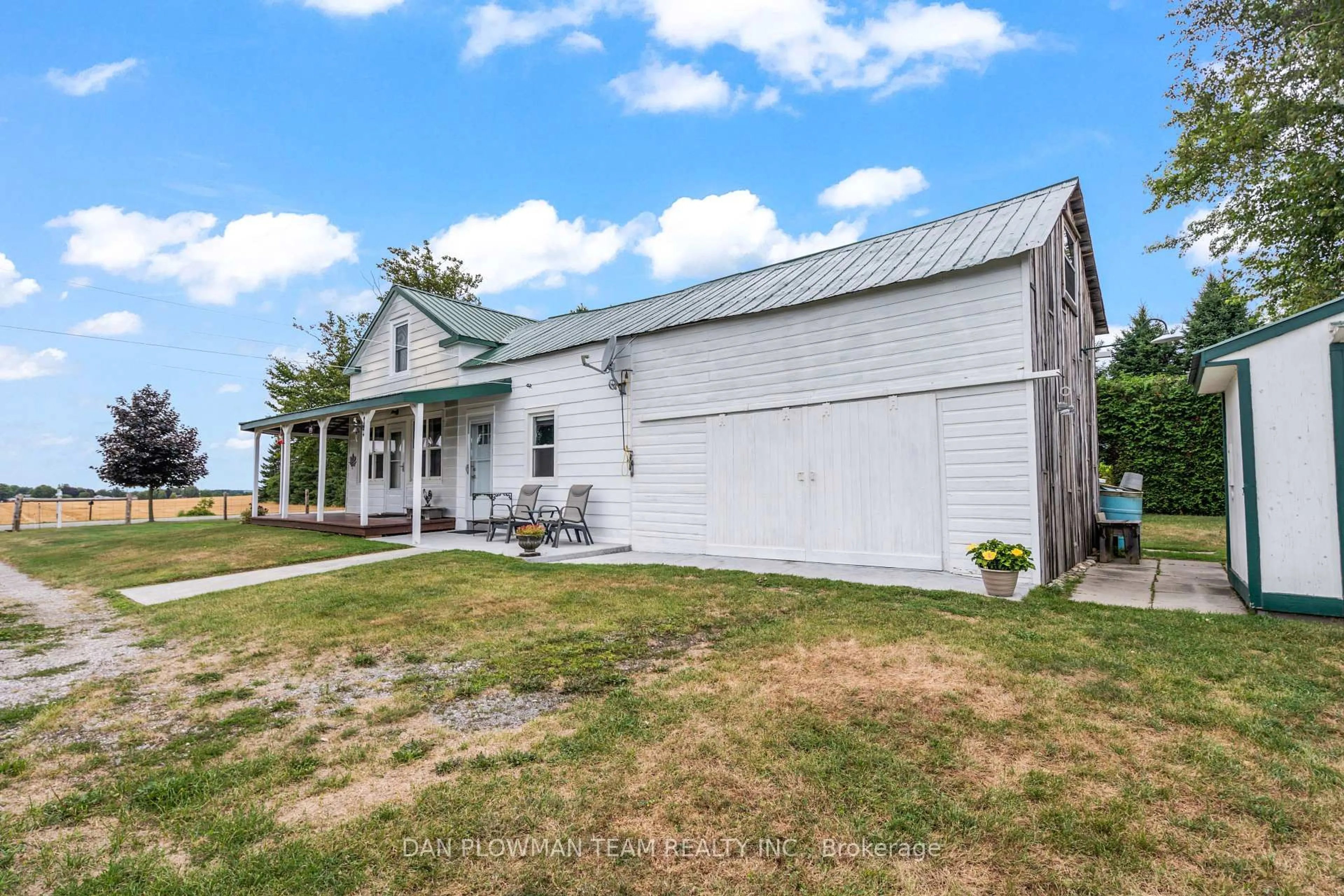 A pic from outside/outdoor area/front of a property/back of a property/a pic from drone, building for 6695 Best Rd, Clarington Ontario L0B 1M0