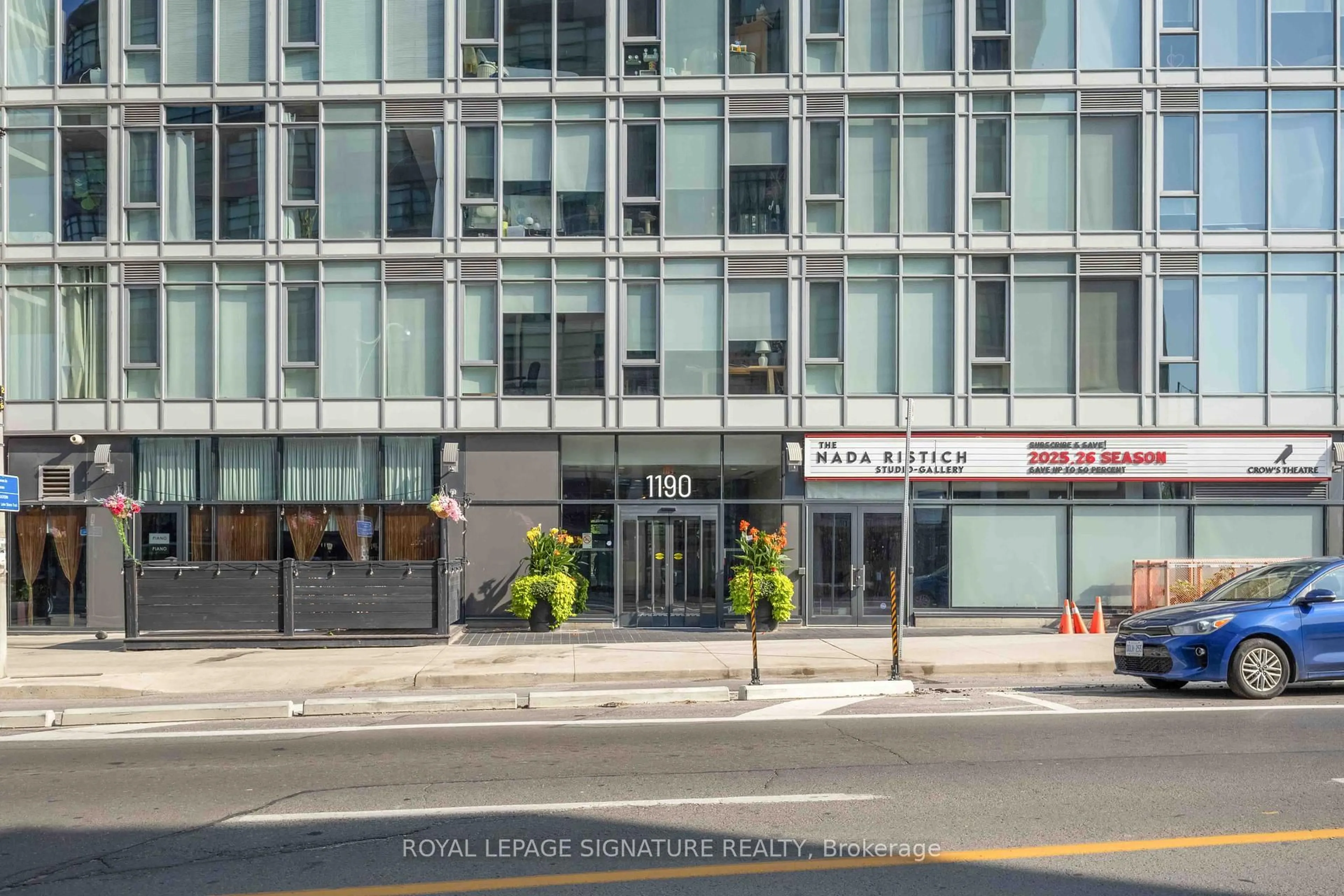 Indoor foyer for 1190 Dundas St #406, Toronto Ontario M4M 0C5