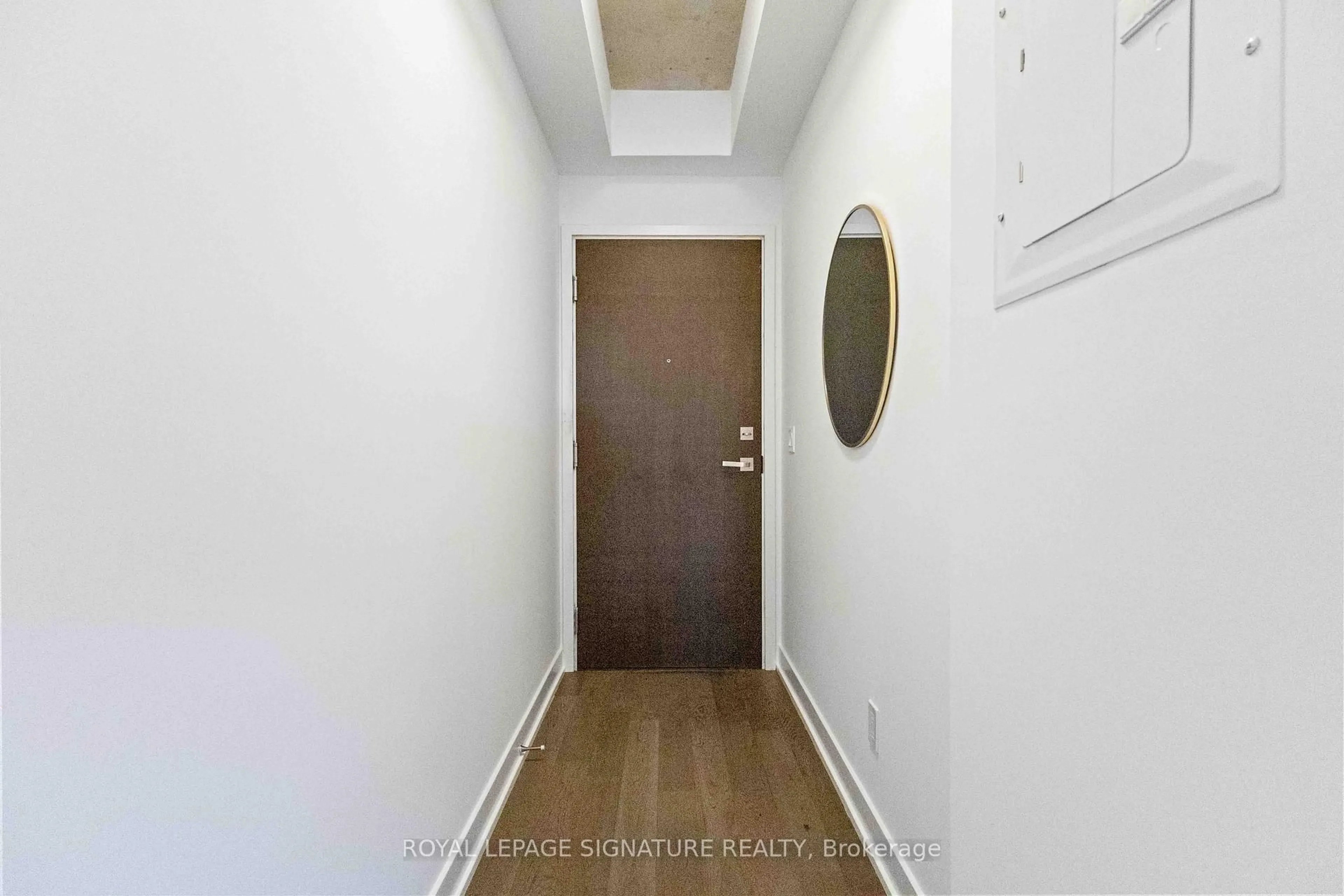 Indoor entryway for 1190 Dundas St #406, Toronto Ontario M4M 0C5