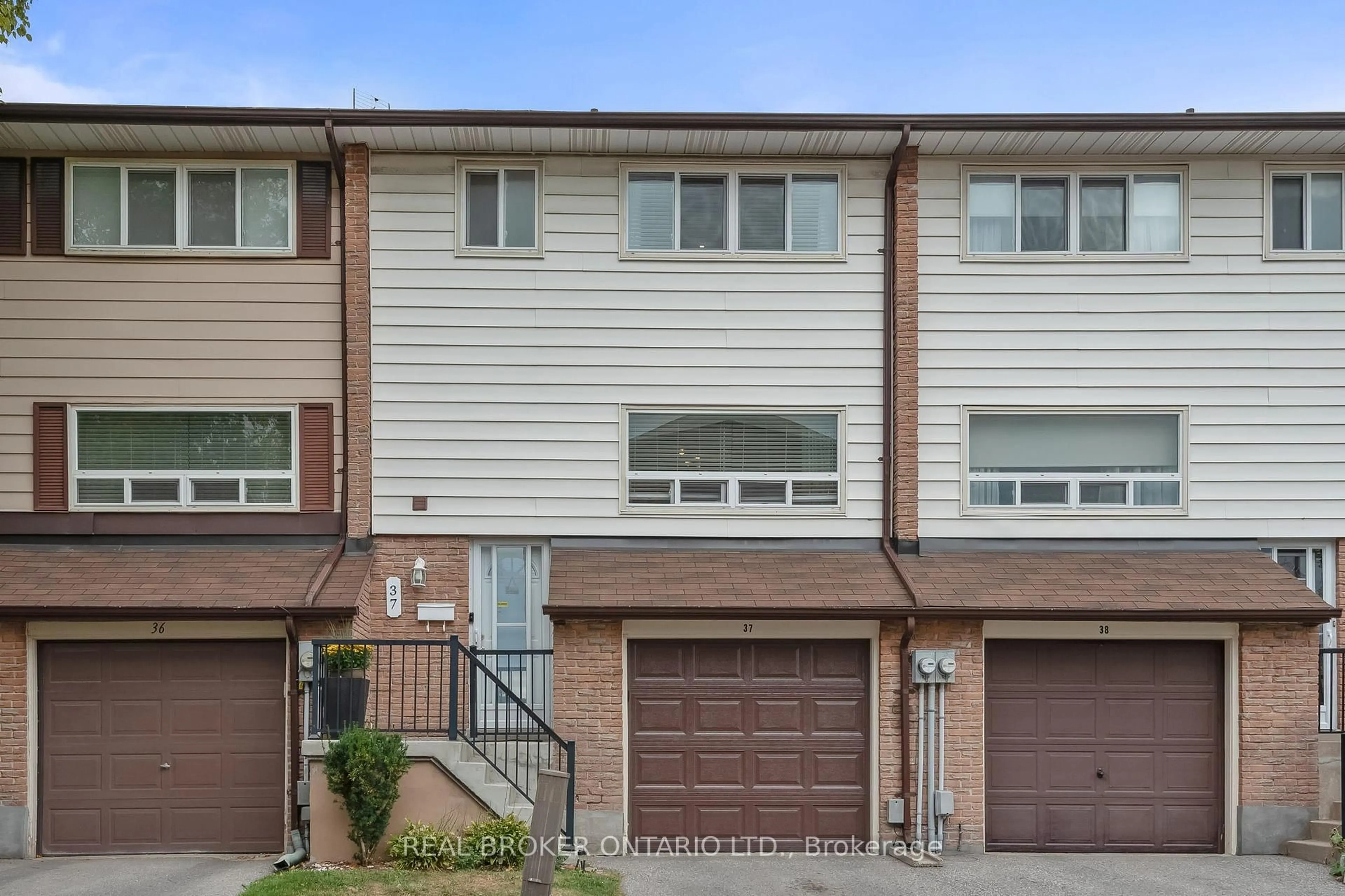 Home with vinyl exterior material, street for 321 Blackthorn St #37, Oshawa Ontario L1K 1L3