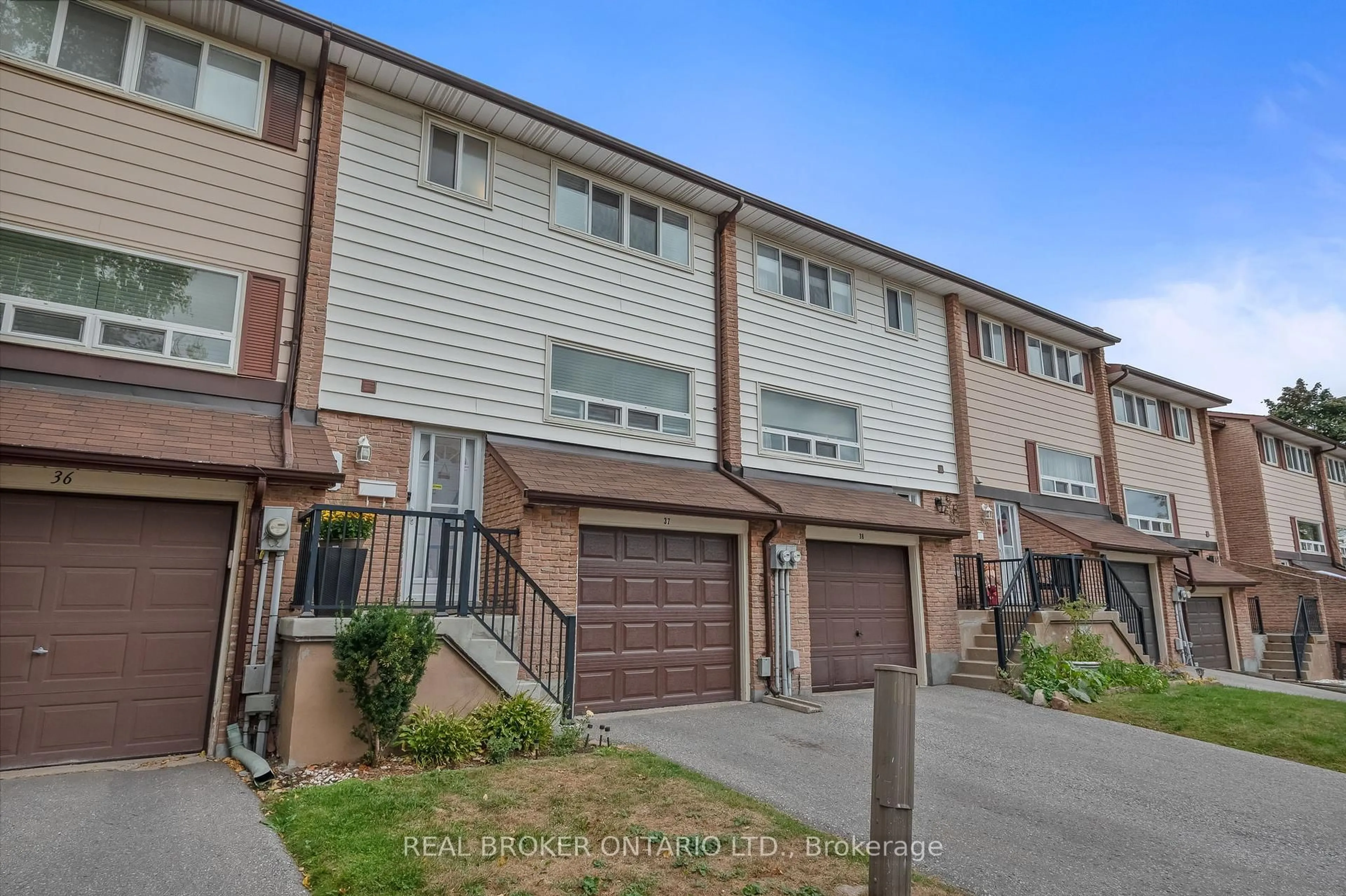 A pic from outside/outdoor area/front of a property/back of a property/a pic from drone, street for 321 Blackthorn St #37, Oshawa Ontario L1K 1L3