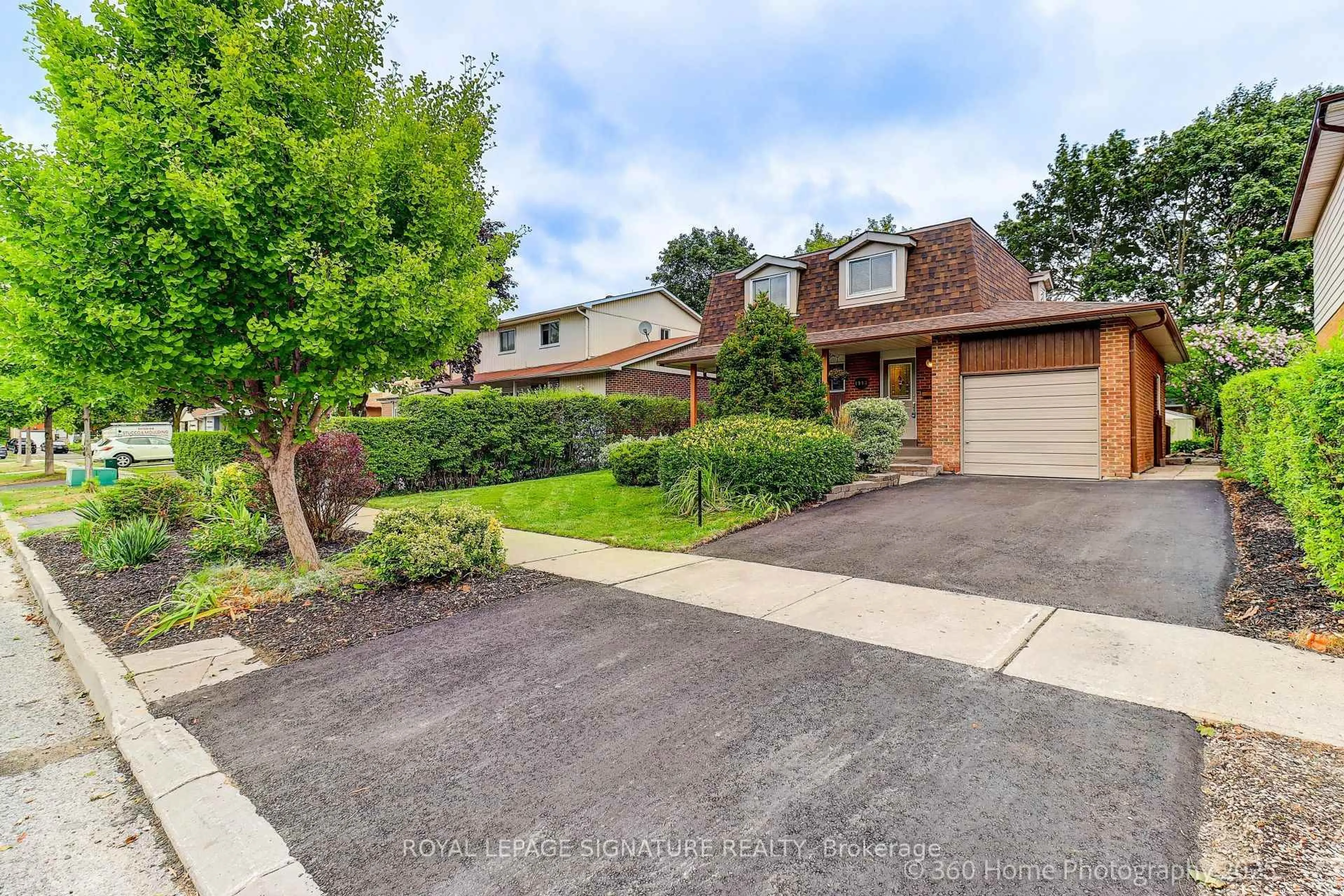 A pic from outside/outdoor area/front of a property/back of a property/a pic from drone, street for 1943 Faylee Cres, Pickering Ontario L1V 2T3