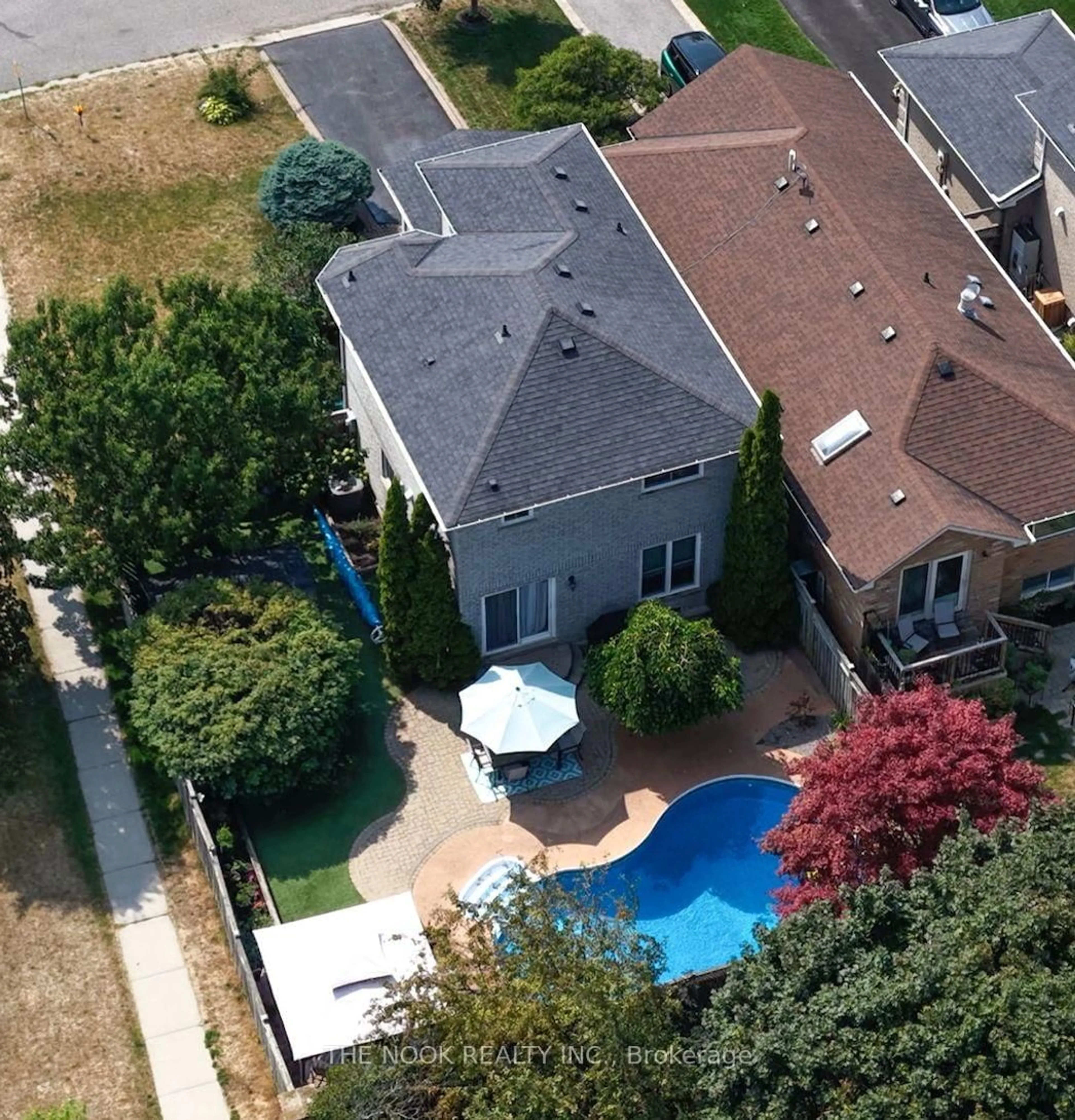 A pic from outside/outdoor area/front of a property/back of a property/a pic from drone, unknown for 111 Avondale Dr, Clarington Ontario L1E 3A3