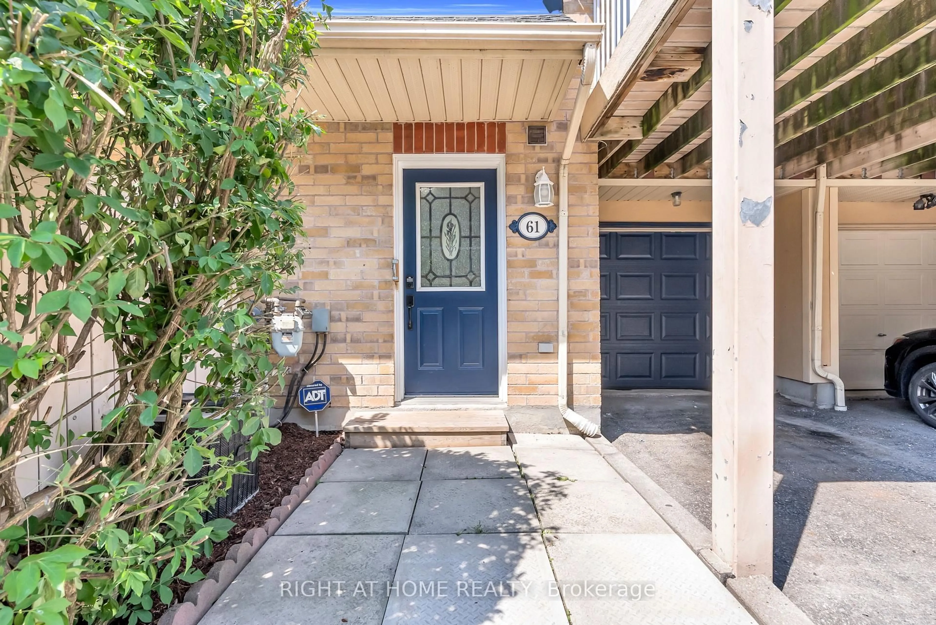 Indoor entryway for 1775 Valley Farm Rd #61, Pickering Ontario L1V 7J9