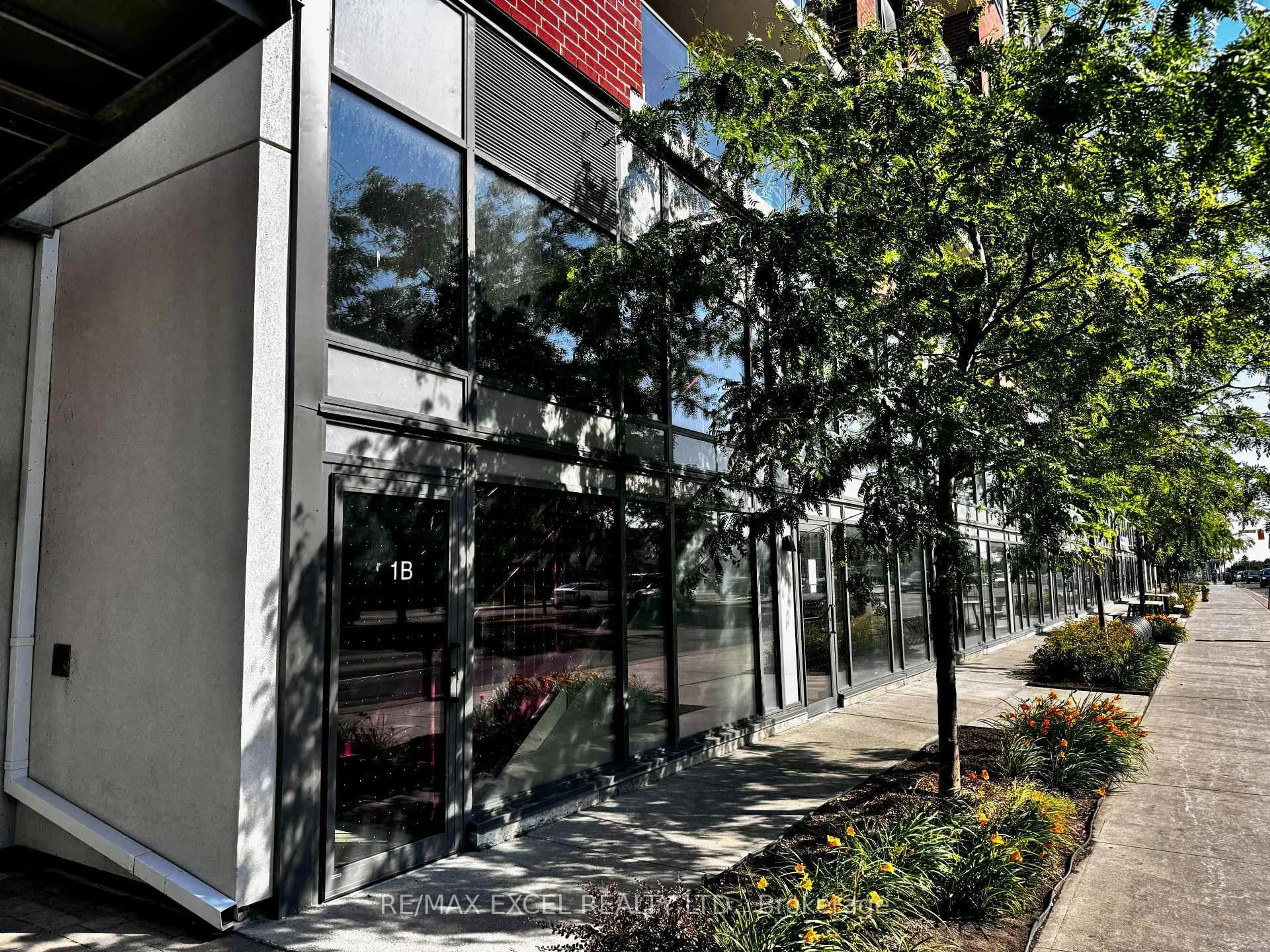 Indoor foyer for 22 East Haven Dr #610, Toronto Ontario M1N 1M2