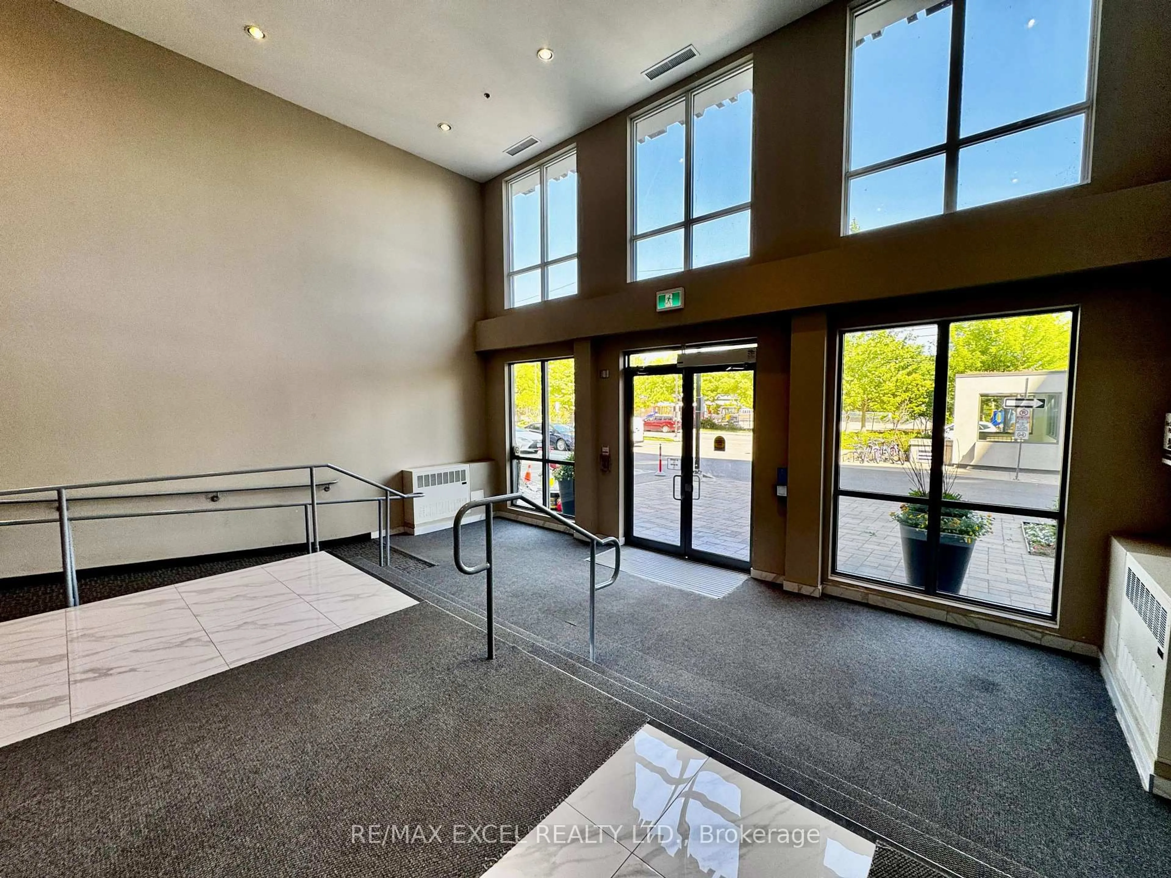 Indoor foyer for 22 East Haven Dr #610, Toronto Ontario M1N 1M2
