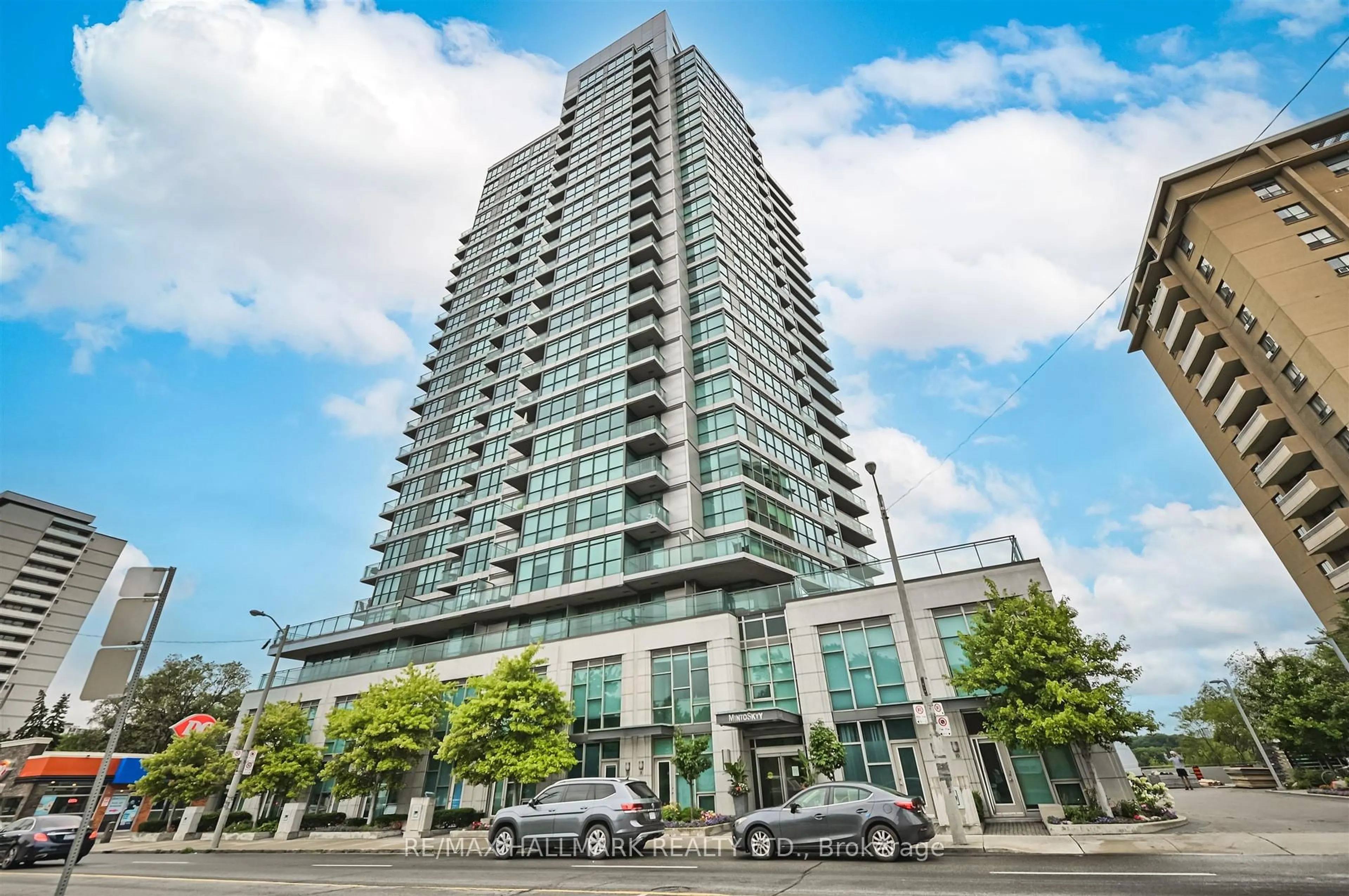 Indoor foyer for 1048 Broadview Ave #302, Toronto Ontario M4K 2B8