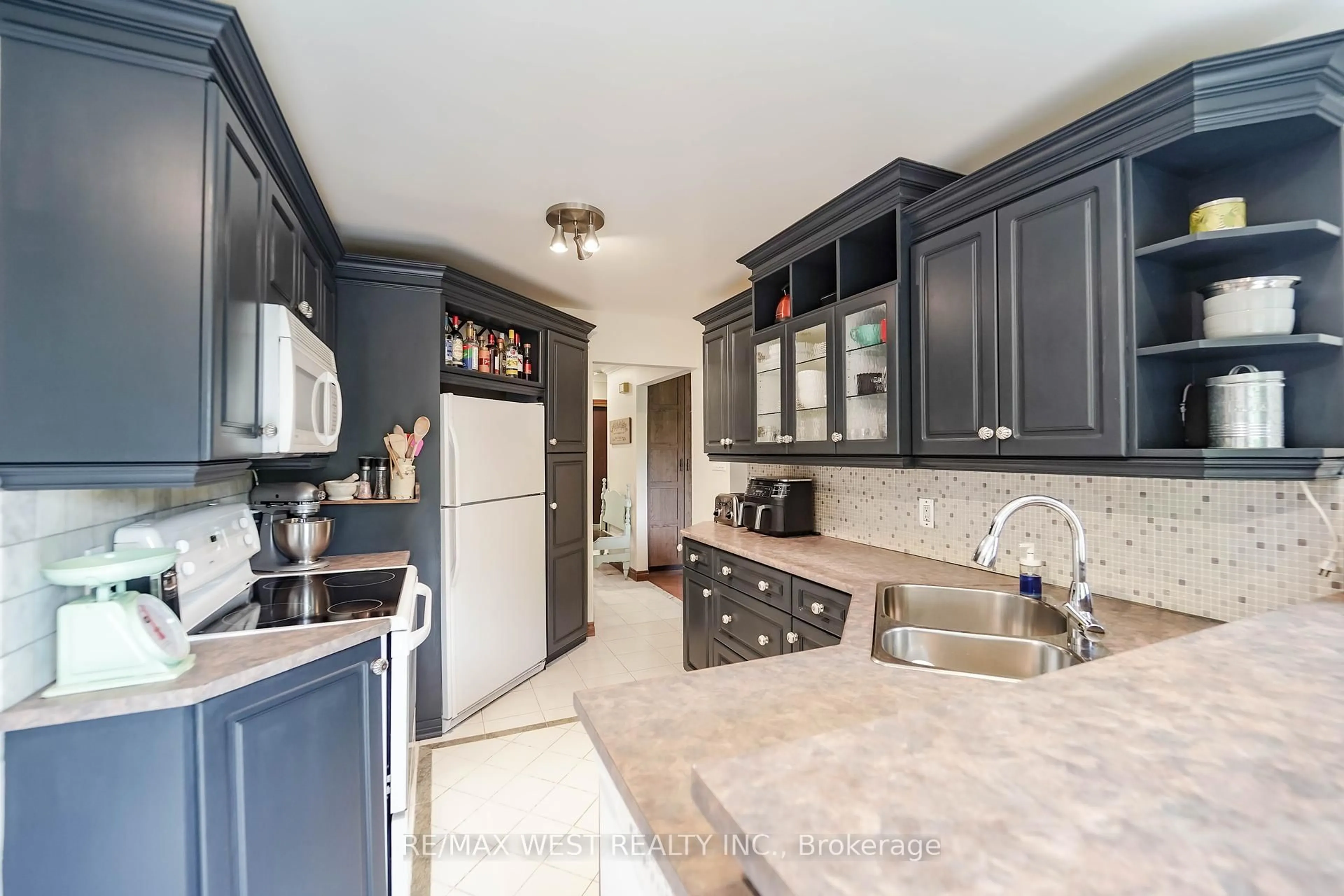 Open concept kitchen, ceramic/tile floor for 354 Blackthorn St, Oshawa Ontario L1K 1K9