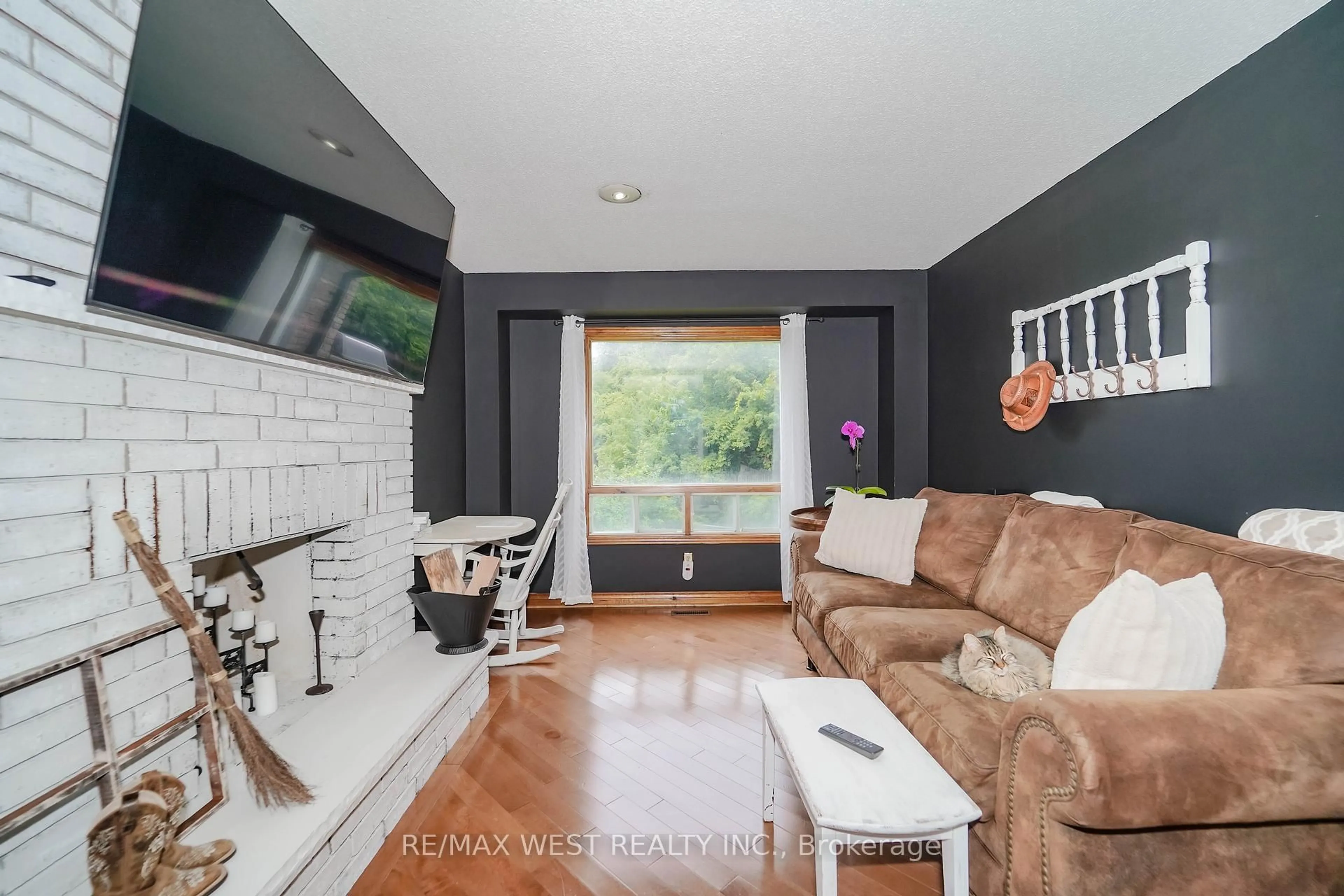 Living room with furniture, unknown for 354 Blackthorn St, Oshawa Ontario L1K 1K9