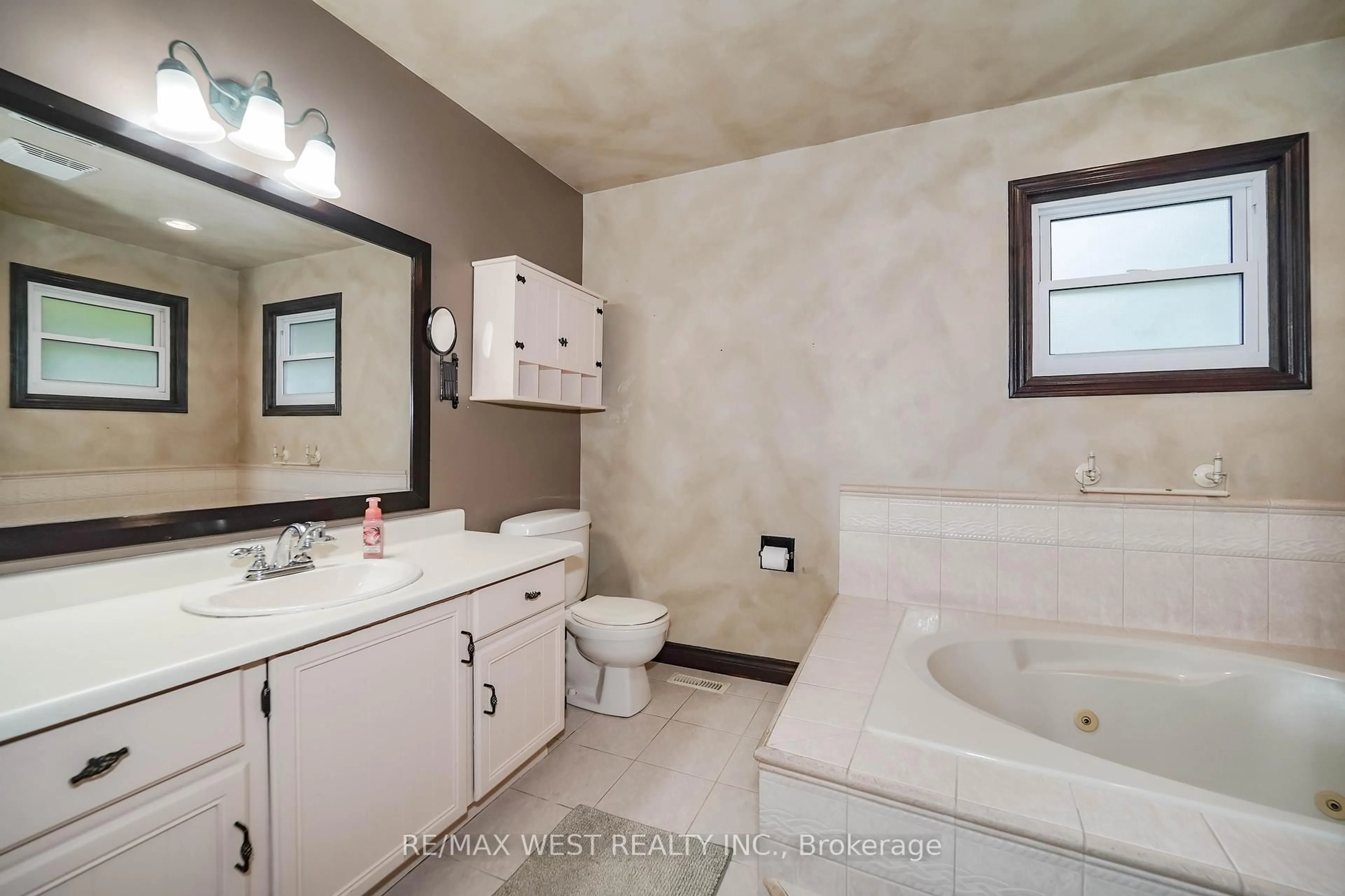 Standard bathroom, ceramic/tile floor for 354 Blackthorn St, Oshawa Ontario L1K 1K9