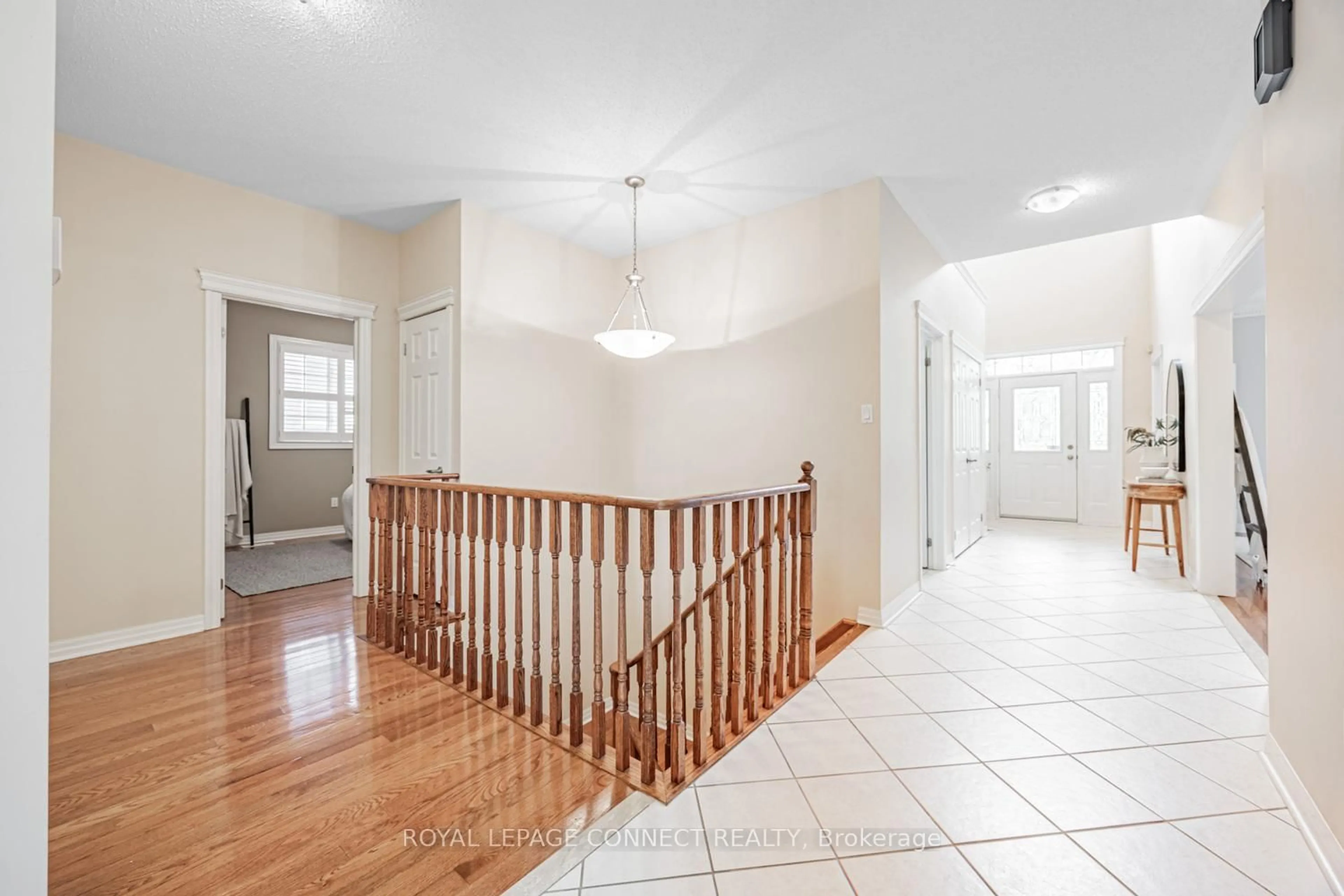 Indoor entryway for 760 Eagle Ridge Dr, Oshawa Ontario L1K 3A1