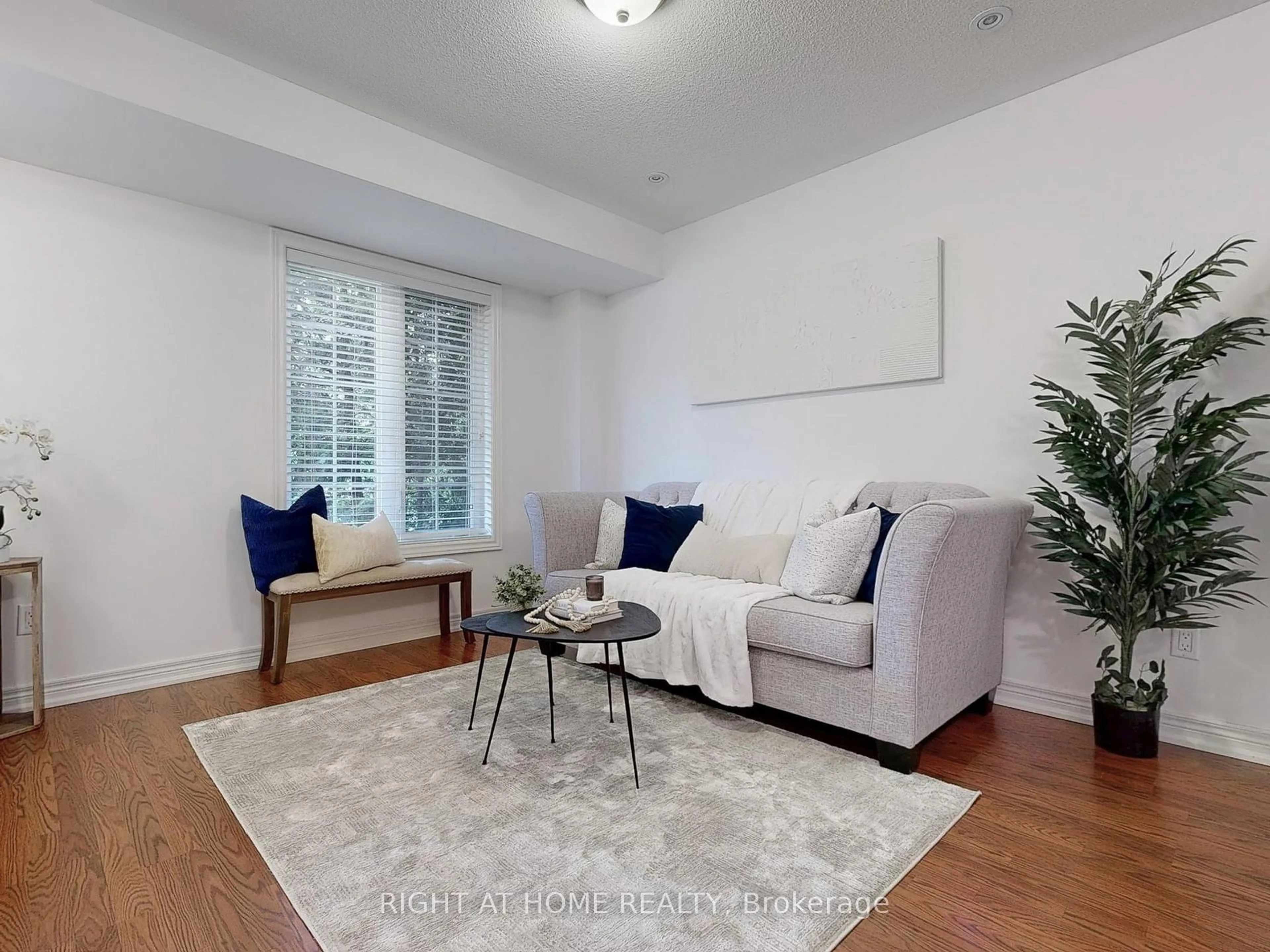 Living room with furniture, wood/laminate floor for 11 Smithy Crt, Toronto Ontario M1C 0C3