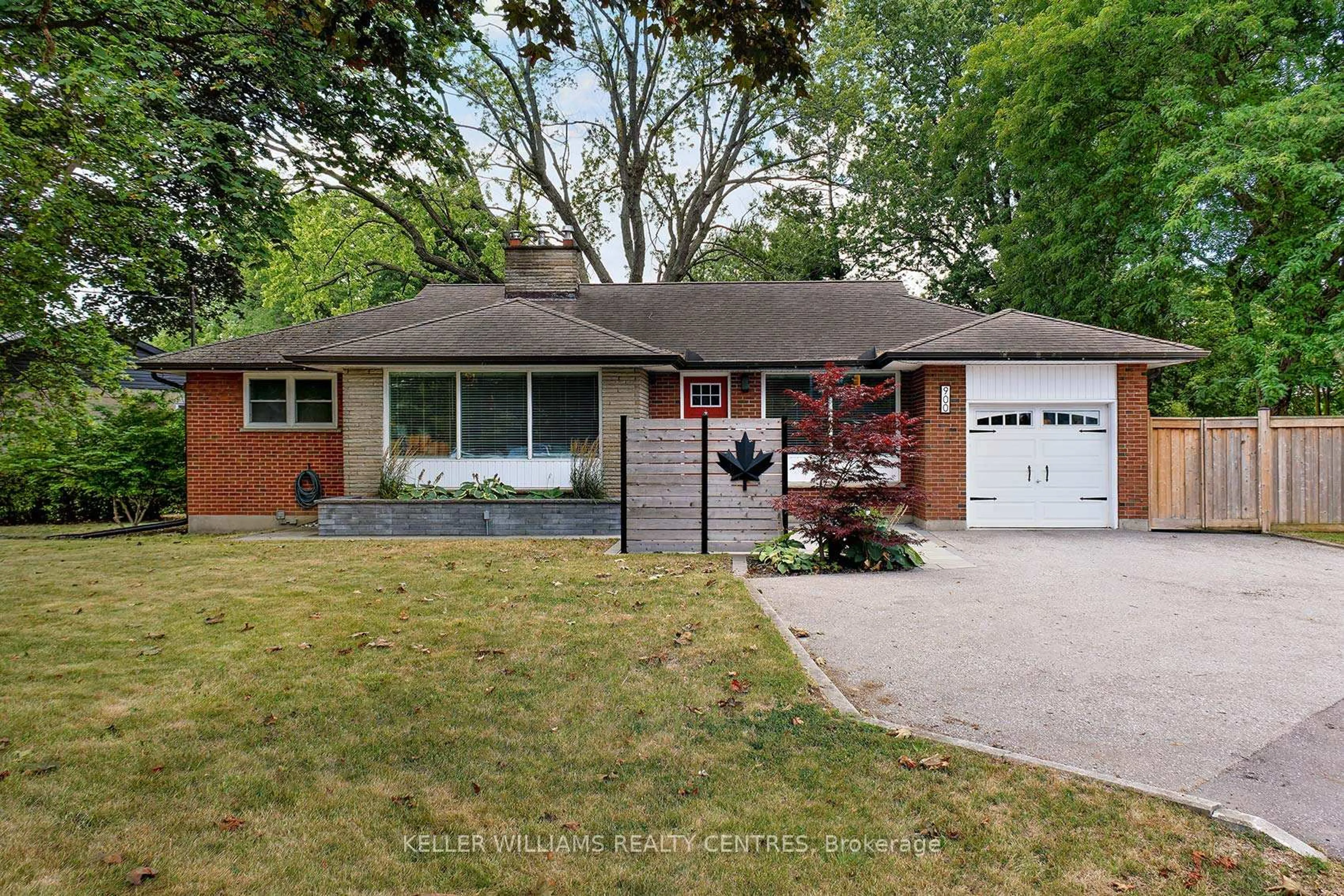 Home with brick exterior material, street for 900 Henry St, Whitby Ontario L1N 5E5