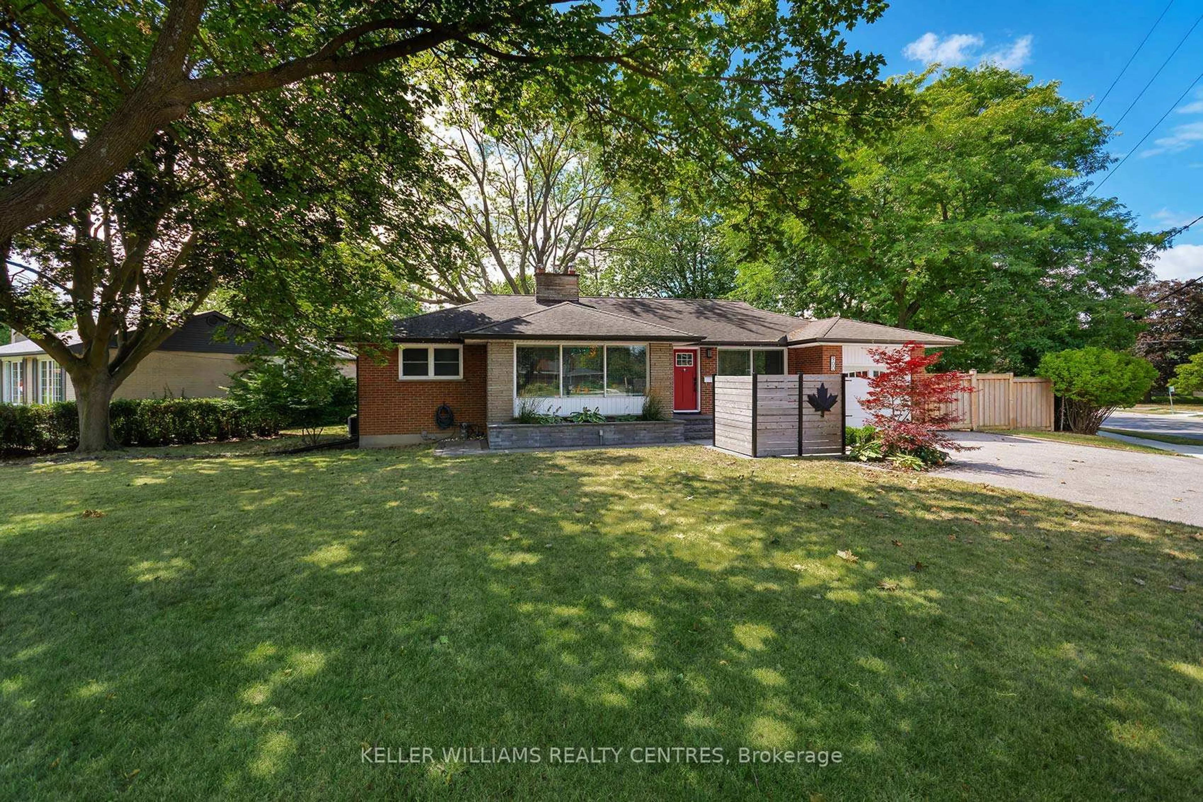 Unknown for 900 Henry St, Whitby Ontario L1N 5E5