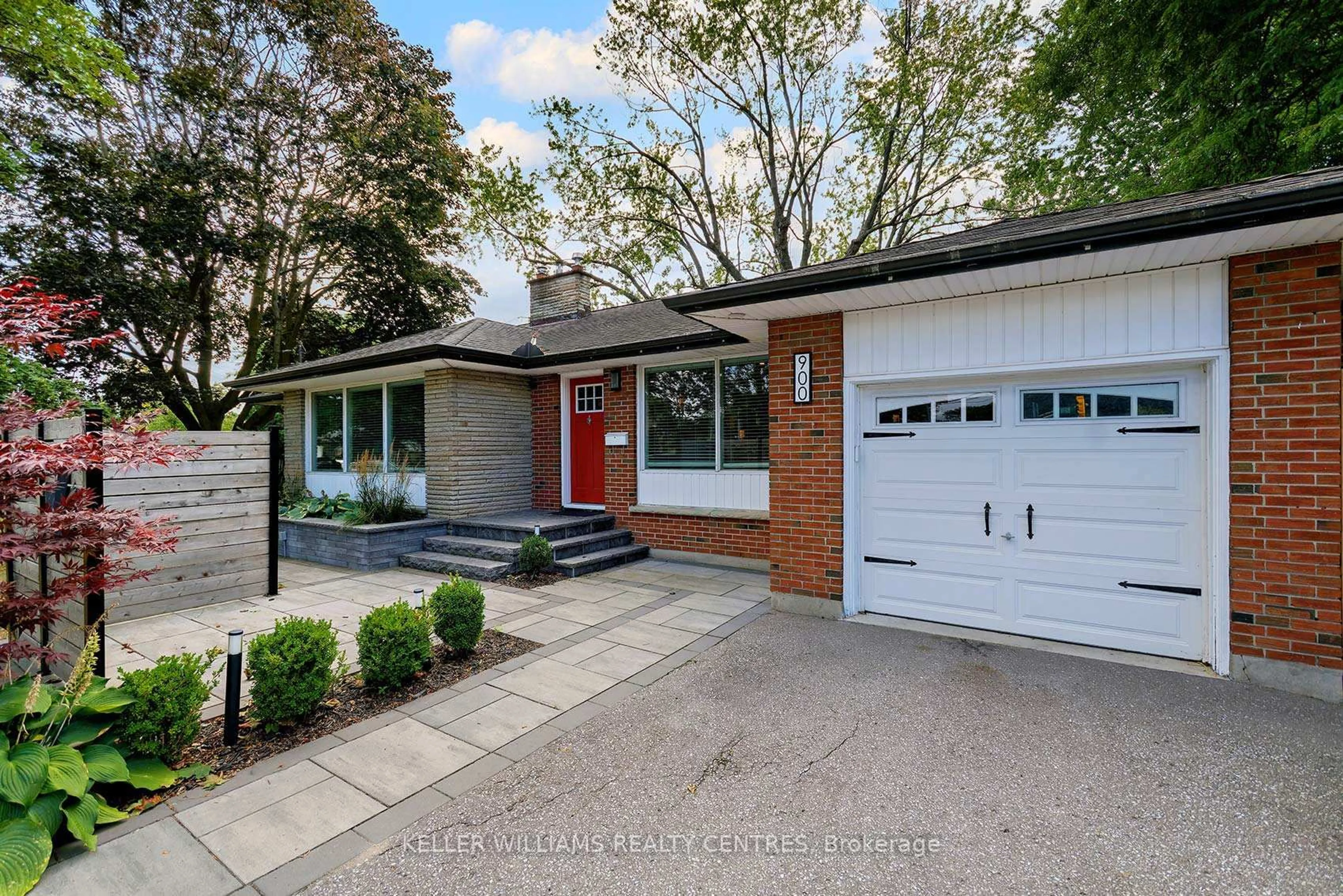 Home with brick exterior material, street for 900 Henry St, Whitby Ontario L1N 5E5