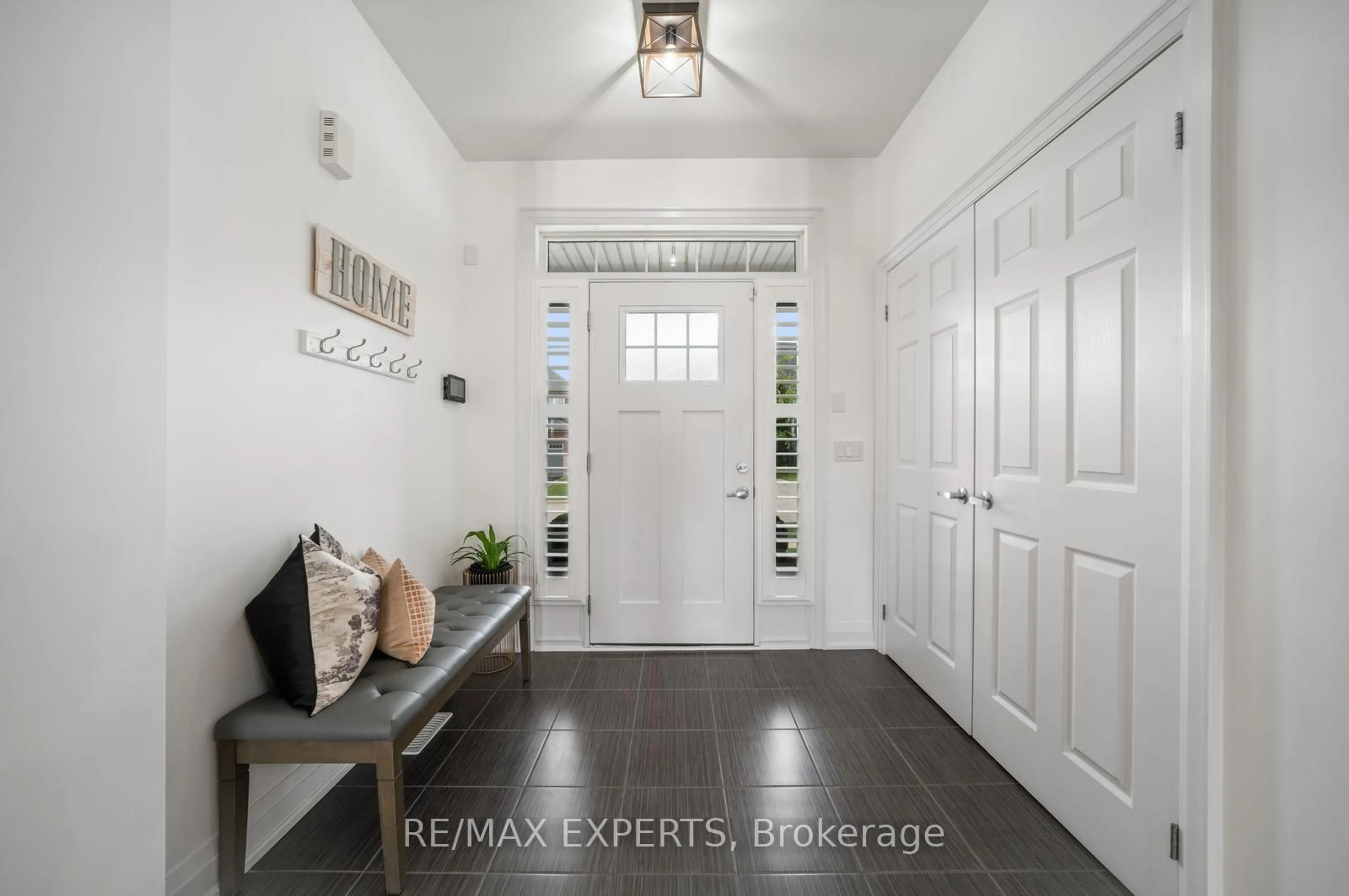 Indoor entryway for 2413 New Providence St, Oshawa Ontario L1L 0G2