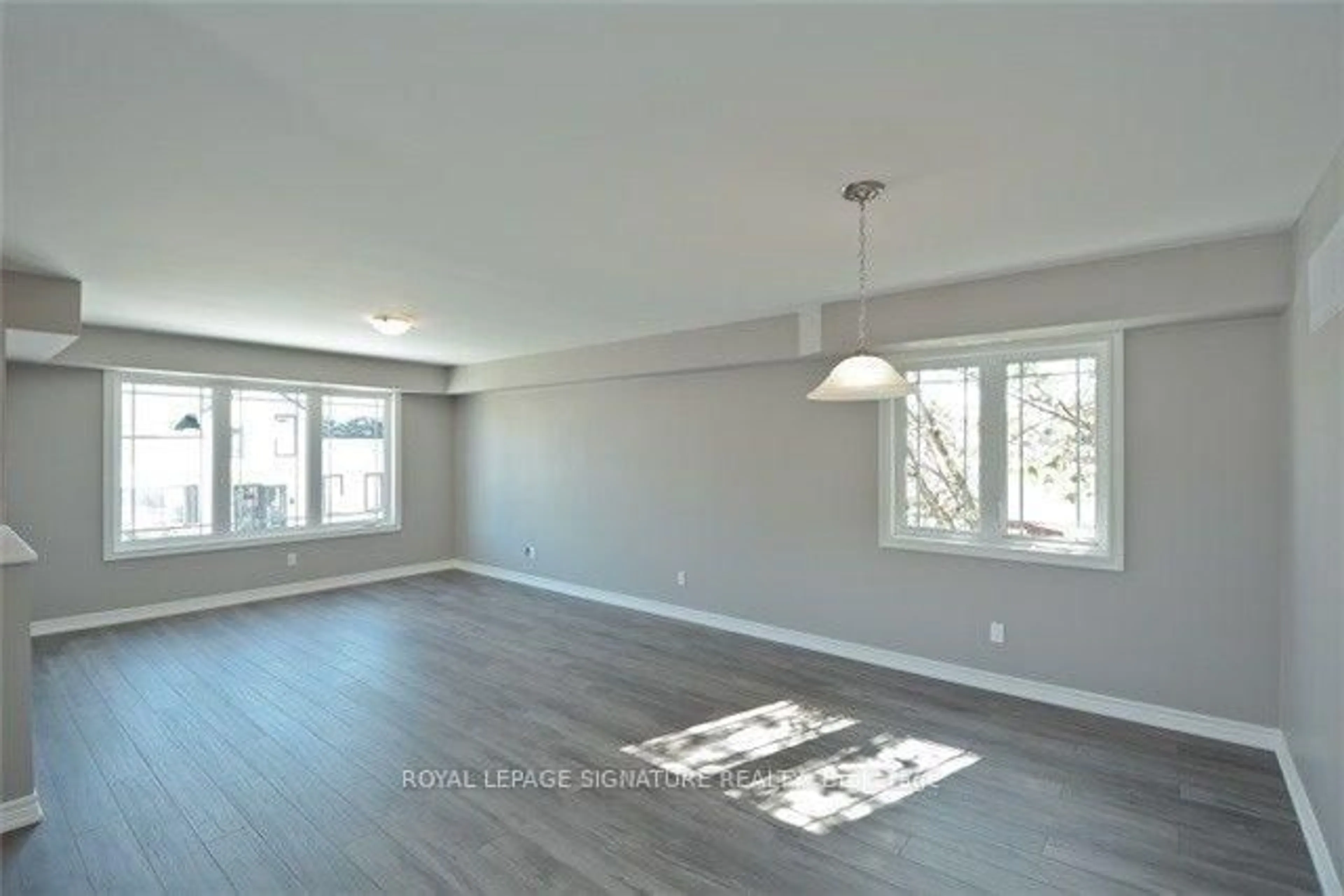 A pic of a room for 214 Celina St, Oshawa Ontario L1H 4N6