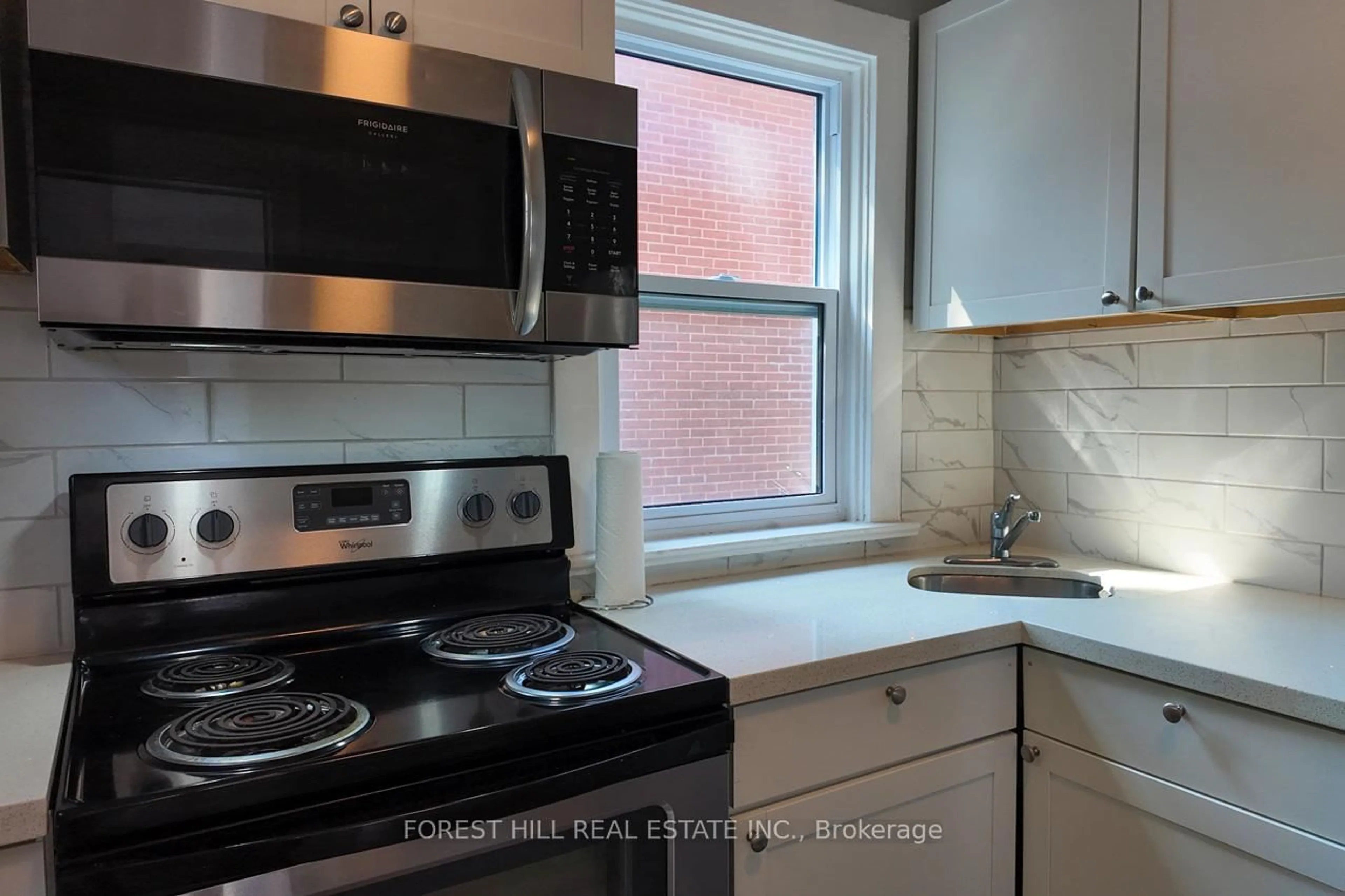 Standard kitchen, ceramic/tile floor for 73 Patricia Ave, Oshawa Ontario L1G 5X7