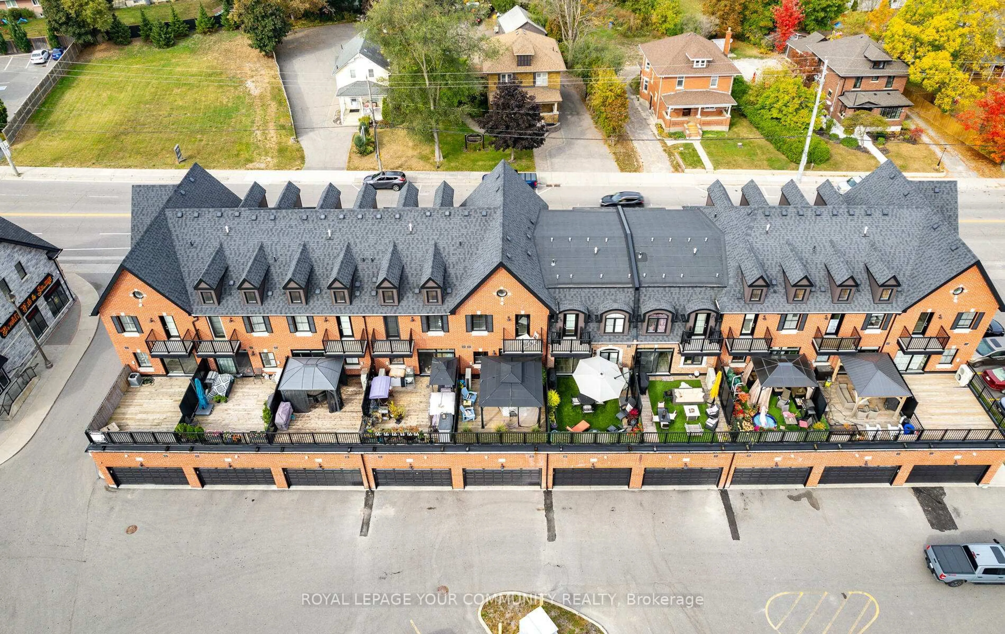 A pic from outside/outdoor area/front of a property/back of a property/a pic from drone, unknown for 17 Baldwin St #205, Whitby Ontario L1M 1A2