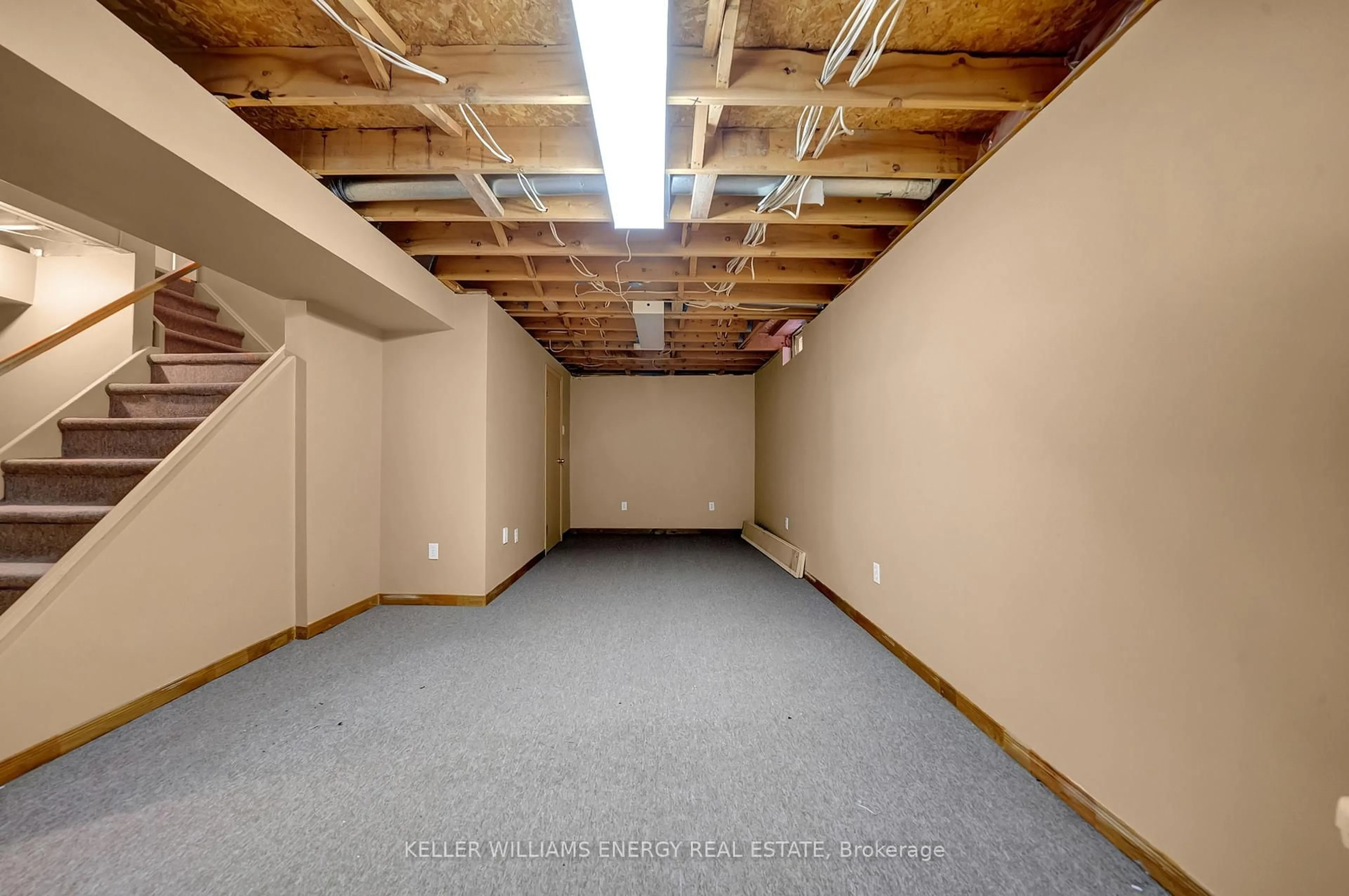 A pic of a room for 280 Thornton Rd, Oshawa Ontario L1J 6T7