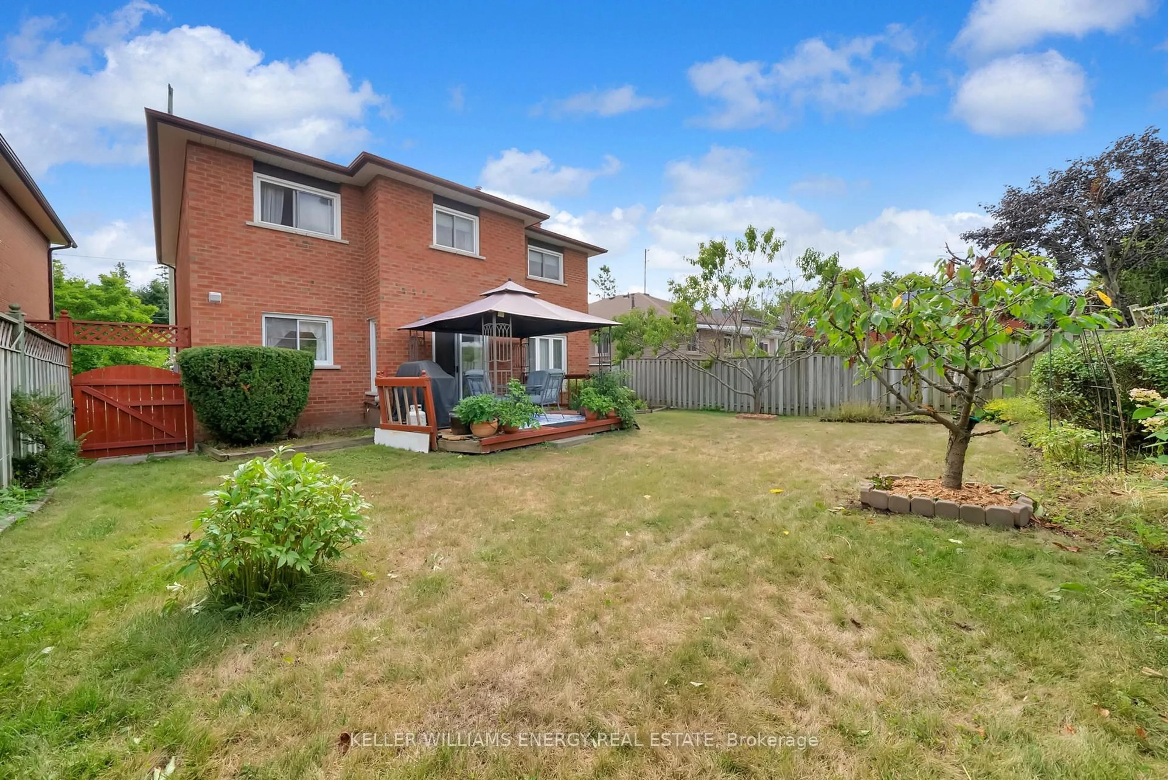 A pic from outside/outdoor area/front of a property/back of a property/a pic from drone, street for 280 Thornton Rd, Oshawa Ontario L1J 6T7