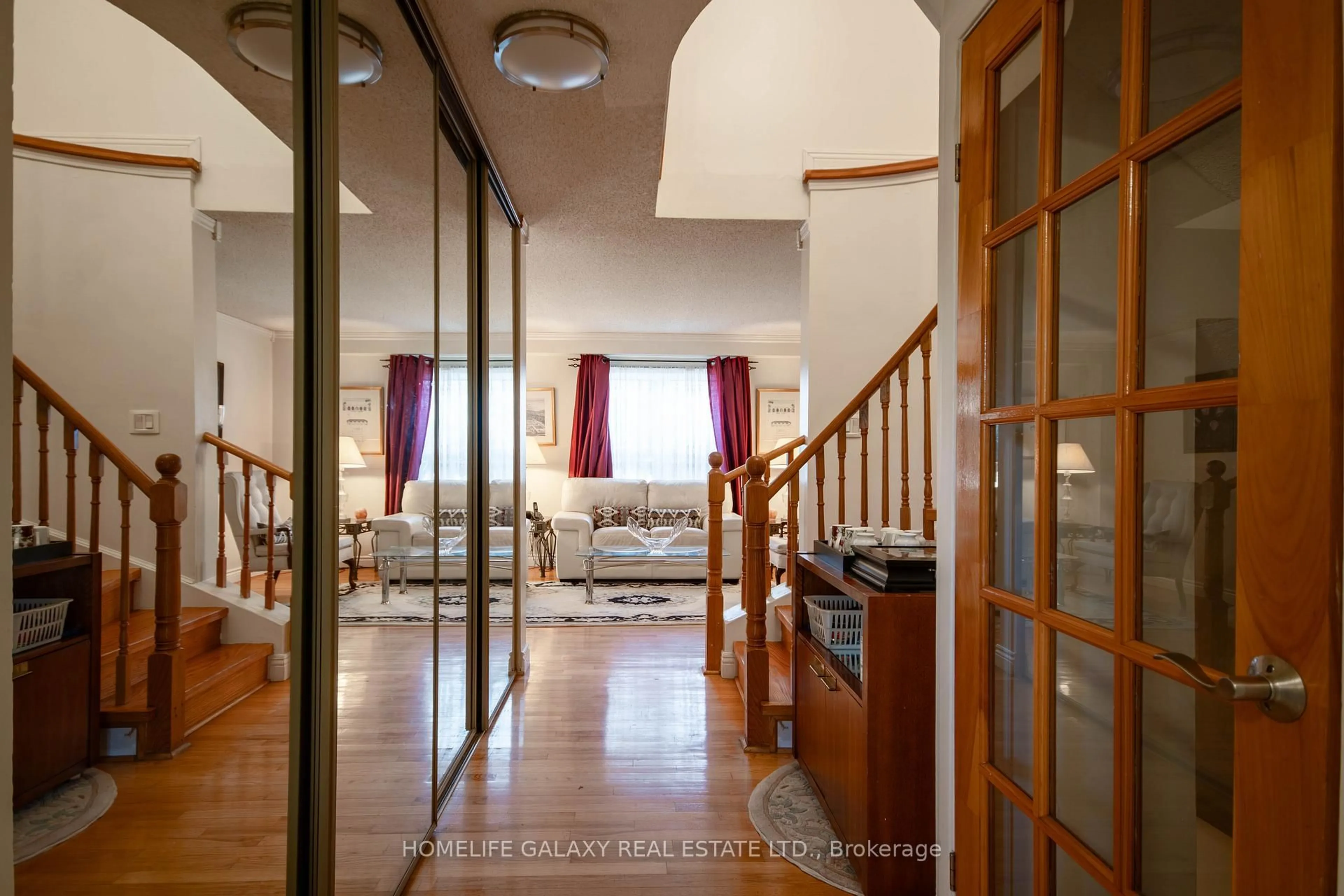 Indoor foyer for 1846 Cricket Lane, Pickering Ontario L1V 3J3