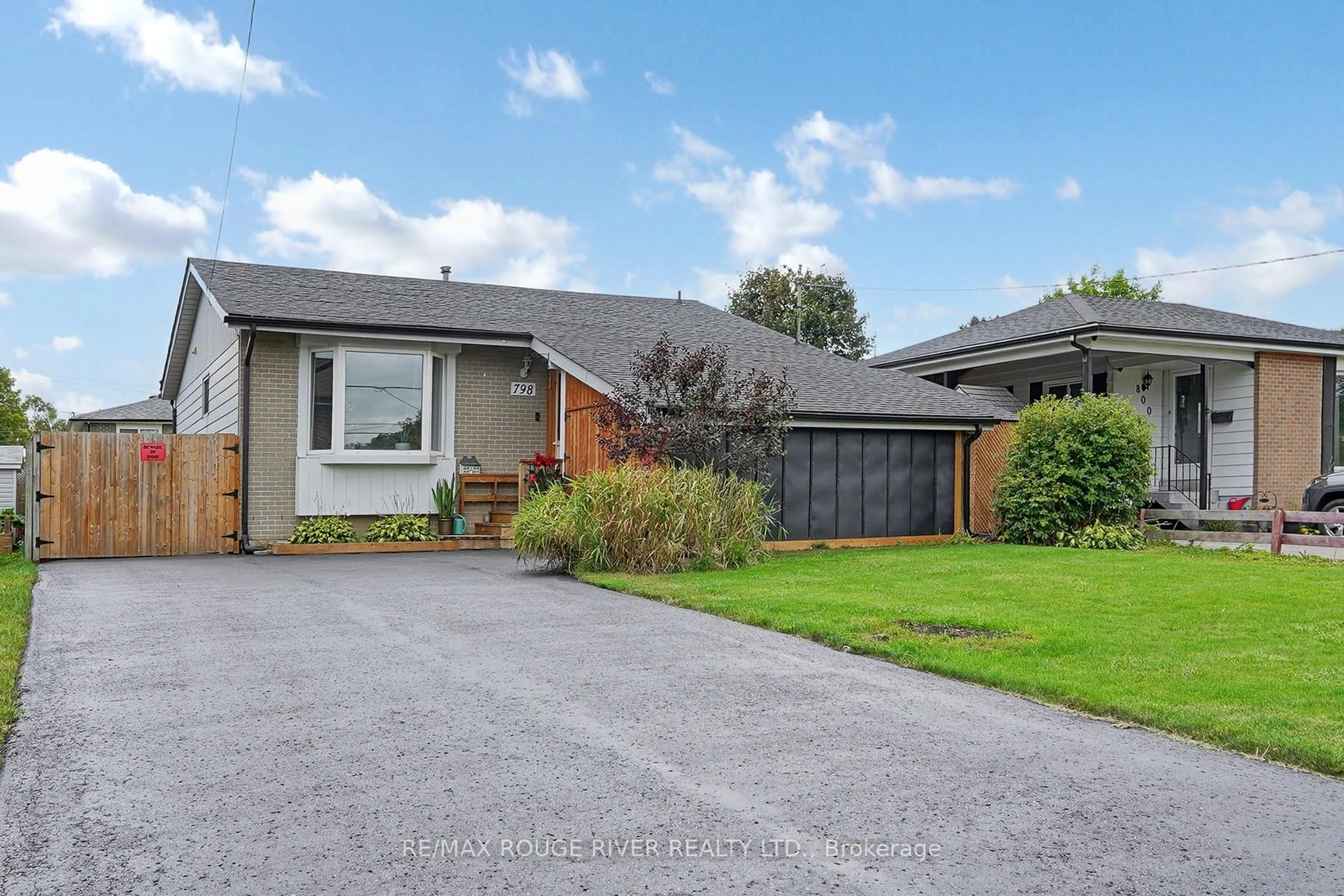 Unknown for 798 Oliva St, Pickering Ontario L1W 2V8