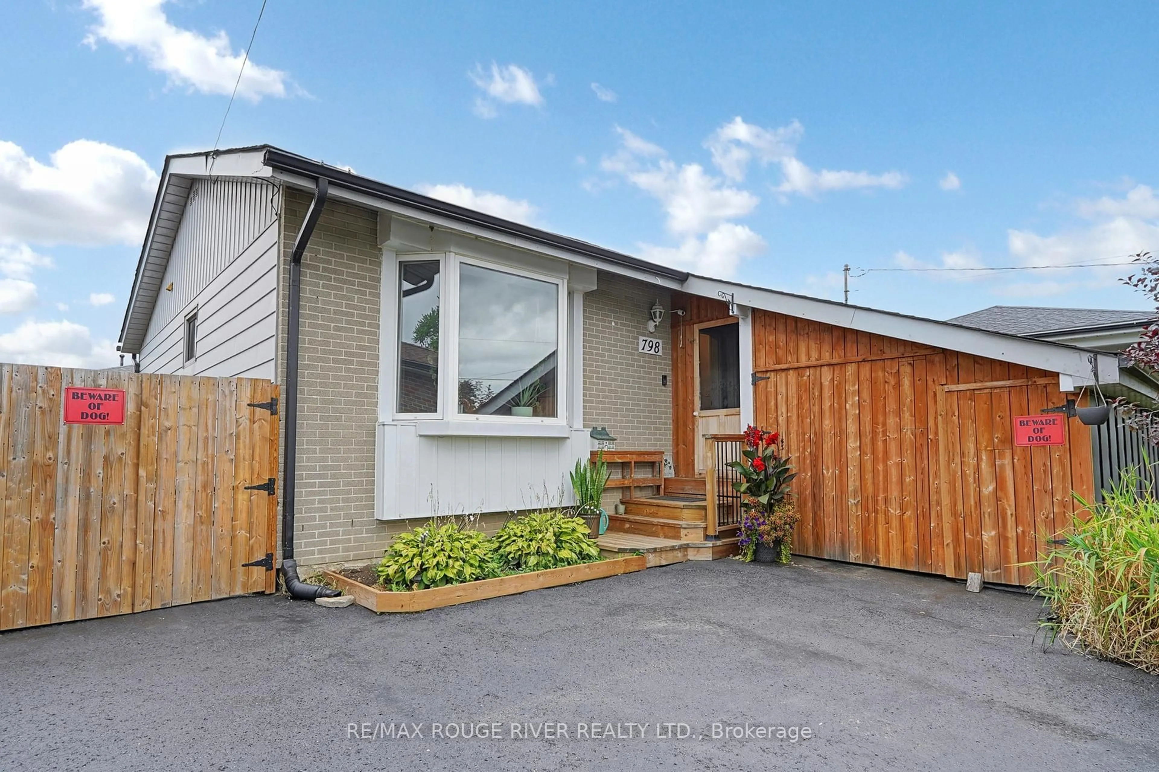 Unknown for 798 Oliva St, Pickering Ontario L1W 2V8
