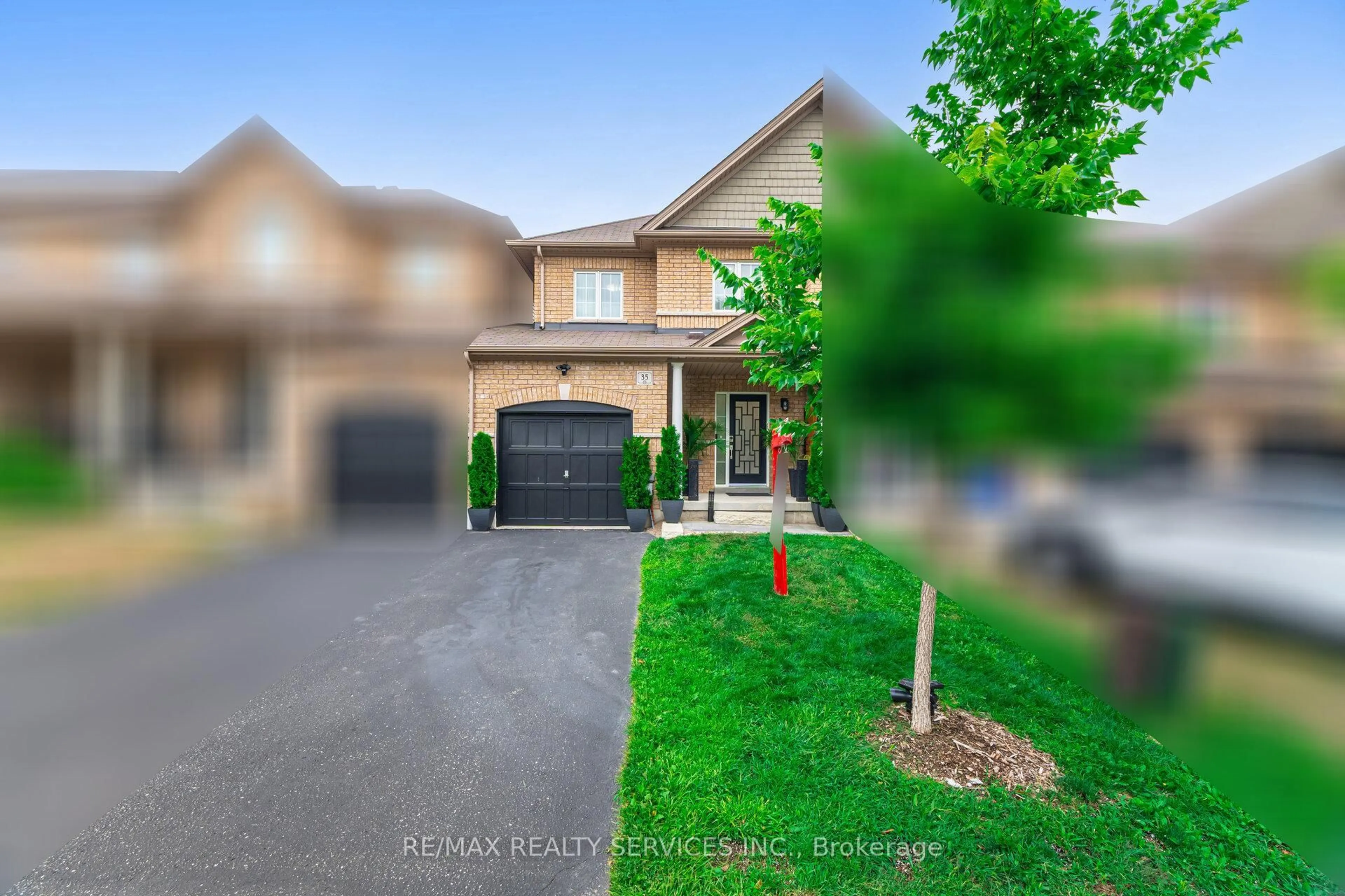 A pic from outside/outdoor area/front of a property/back of a property/a pic from drone, street for 35 Luce Dr, Ajax Ontario L1Z 0K2