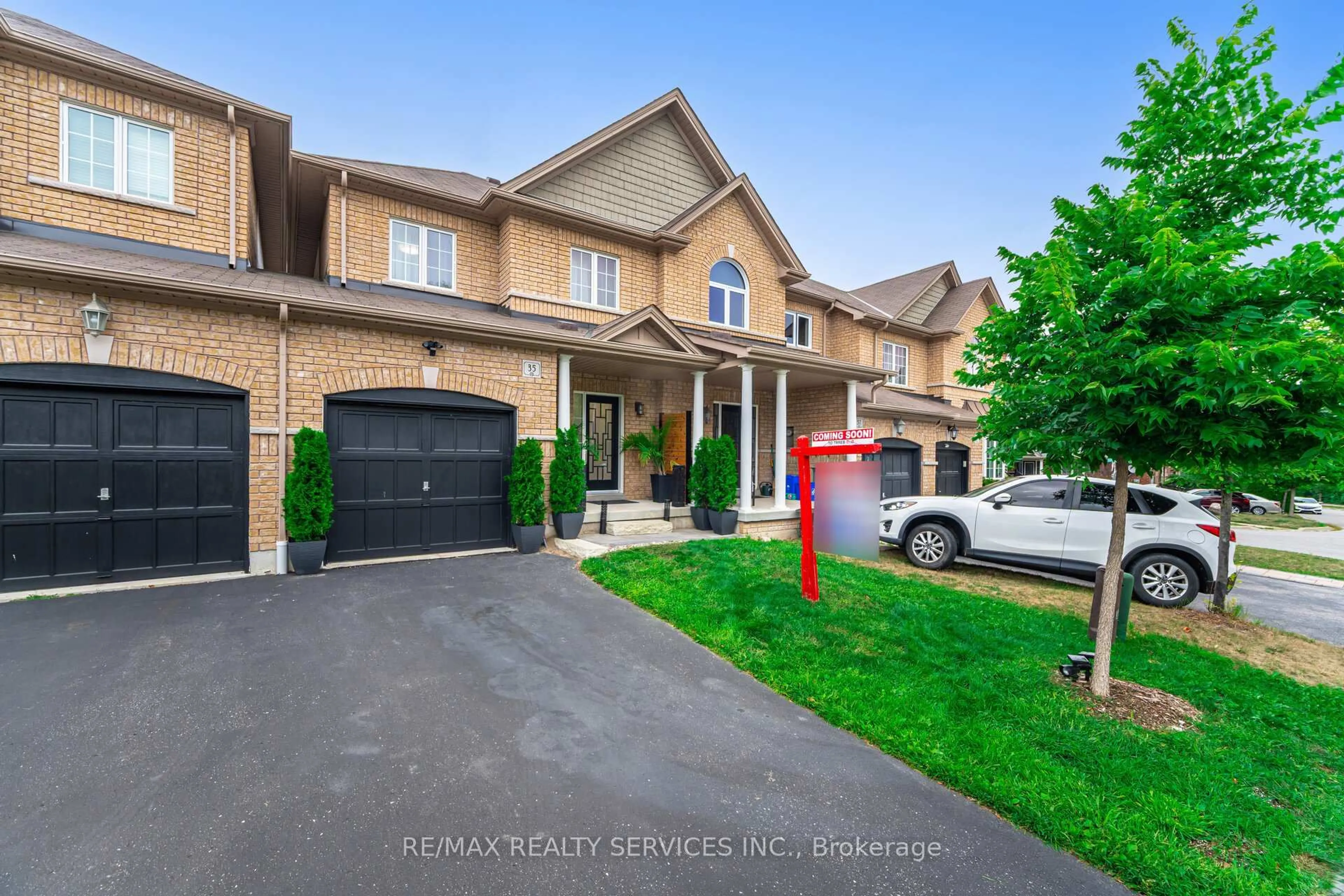 A pic from outside/outdoor area/front of a property/back of a property/a pic from drone, street for 35 Luce Dr, Ajax Ontario L1Z 0K2