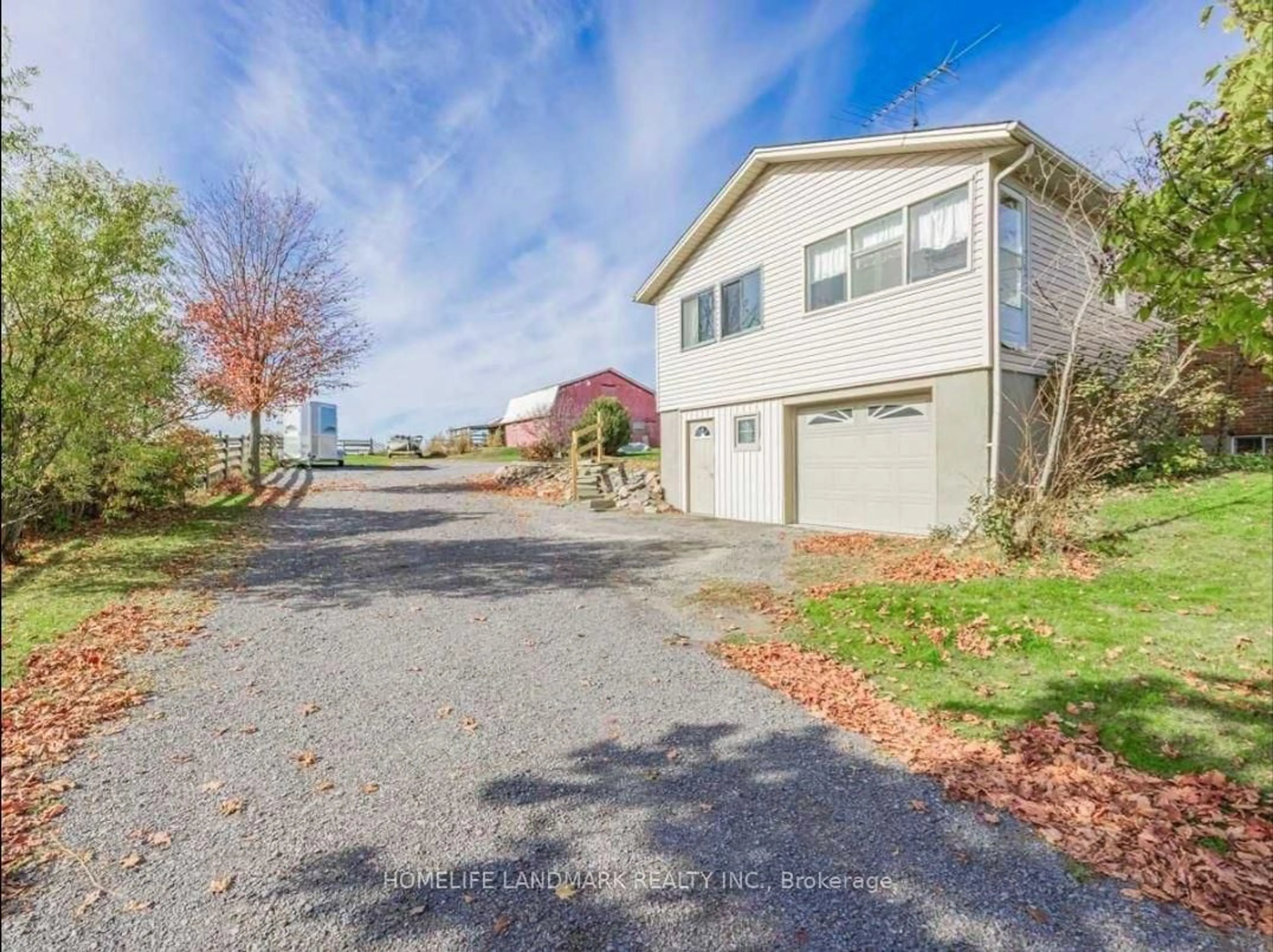 A pic from outside/outdoor area/front of a property/back of a property/a pic from drone, street for 4432 MIDDLE Rd, Clarington Ontario L1C 3K2