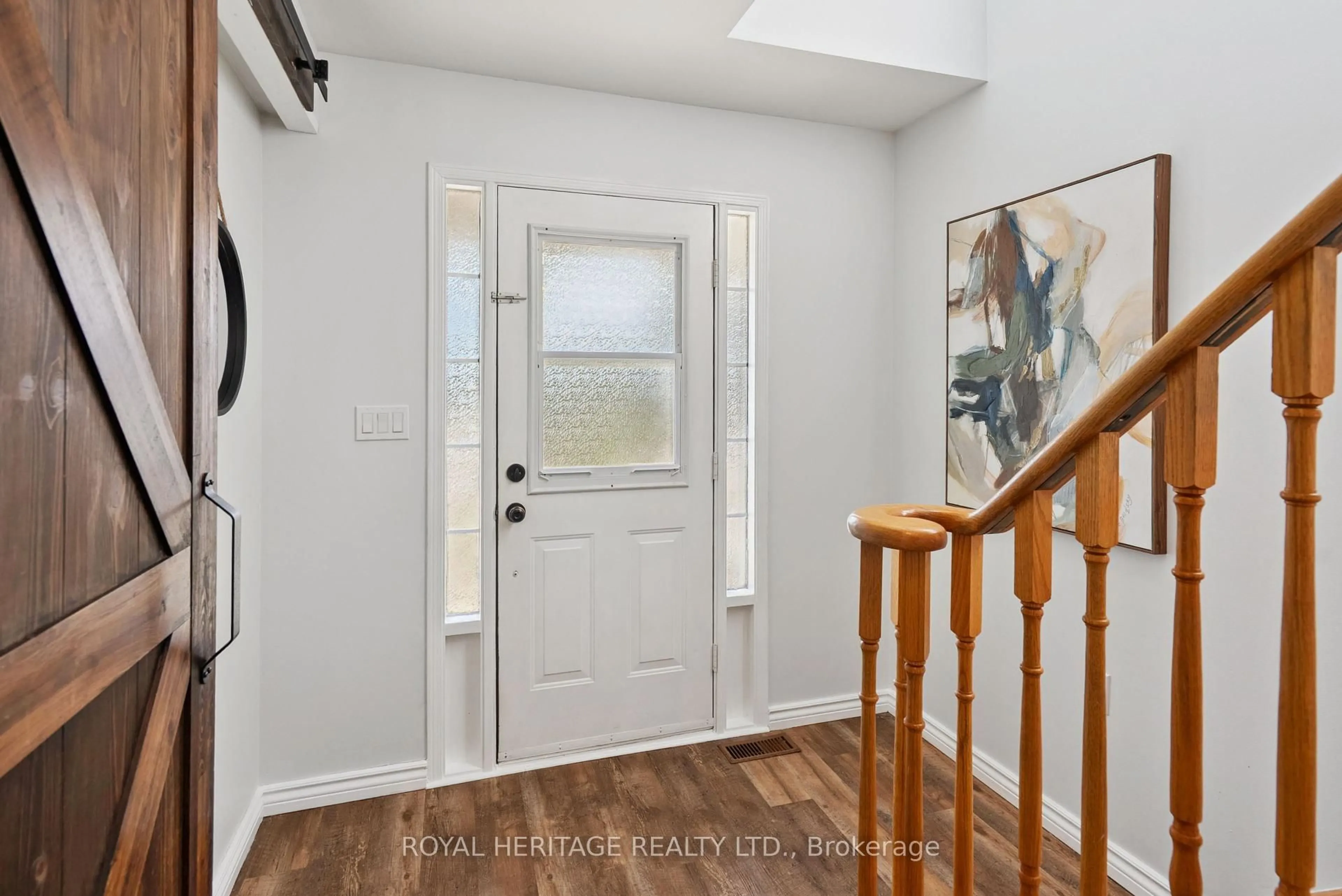 Indoor entryway for 96 Wilkins Cres, Clarington Ontario L1E 3B6
