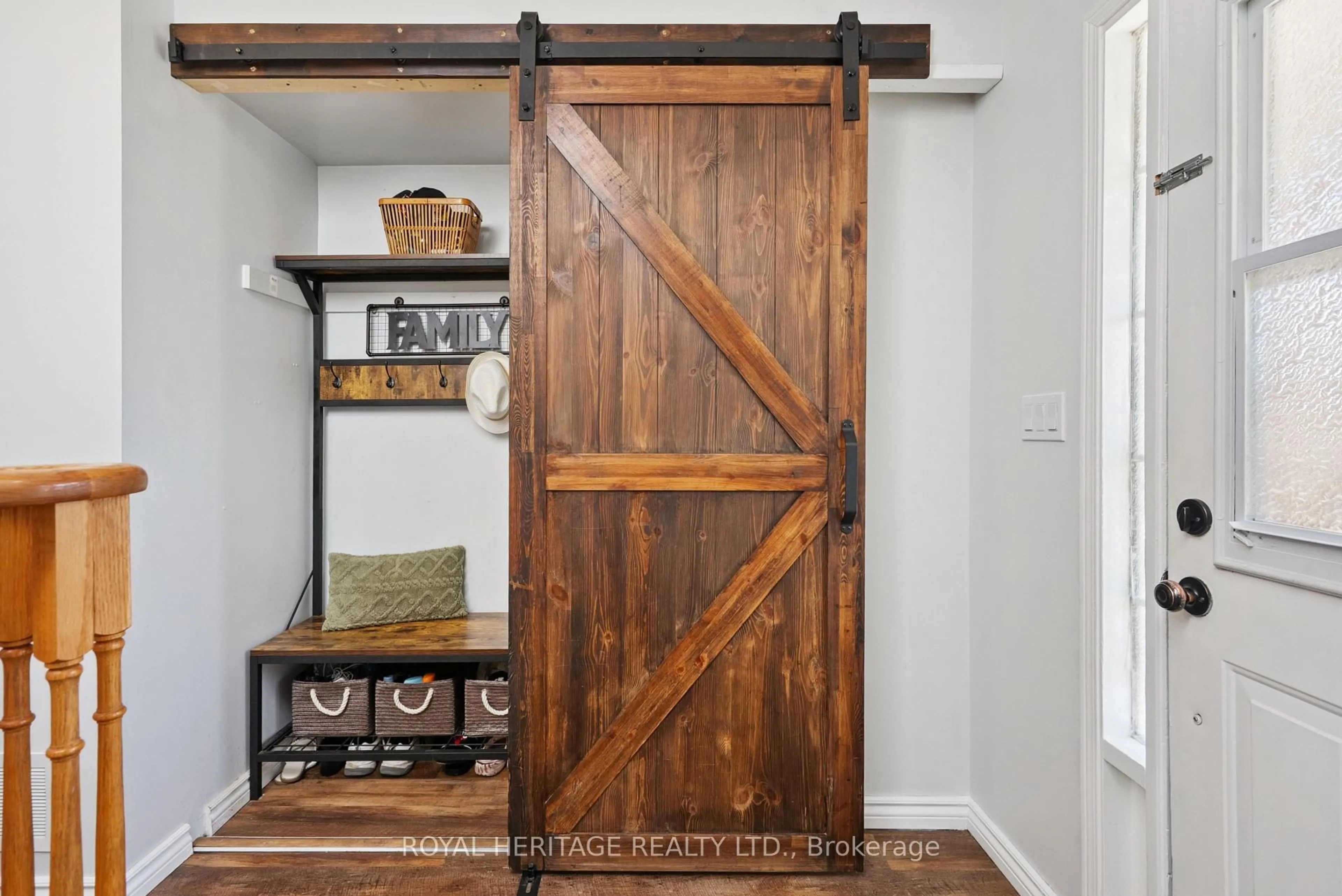 Indoor entryway for 96 Wilkins Cres, Clarington Ontario L1E 3B6