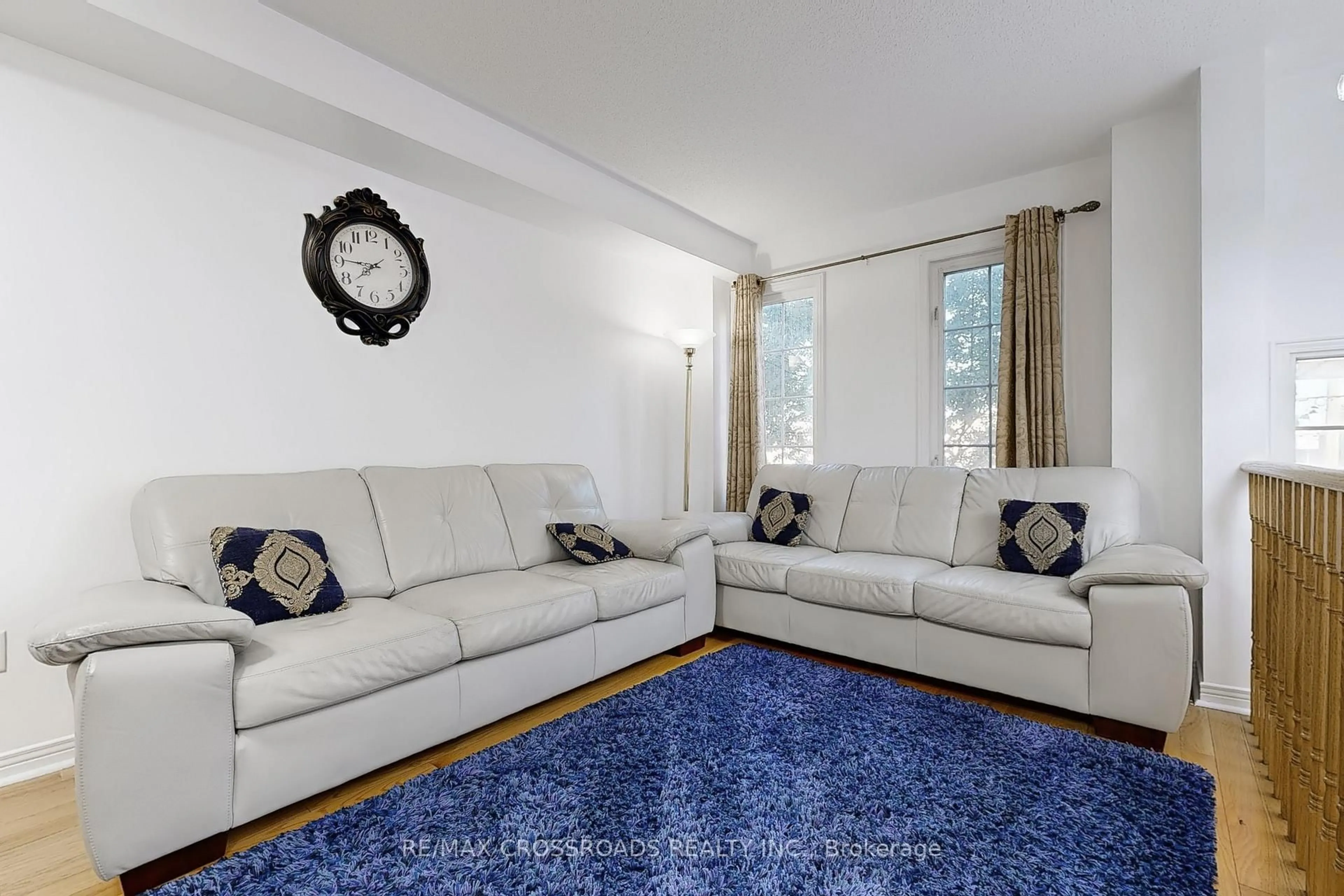 Living room with furniture, carpet floor for 336 Danforth Rd, Toronto Ontario M1L 0B5