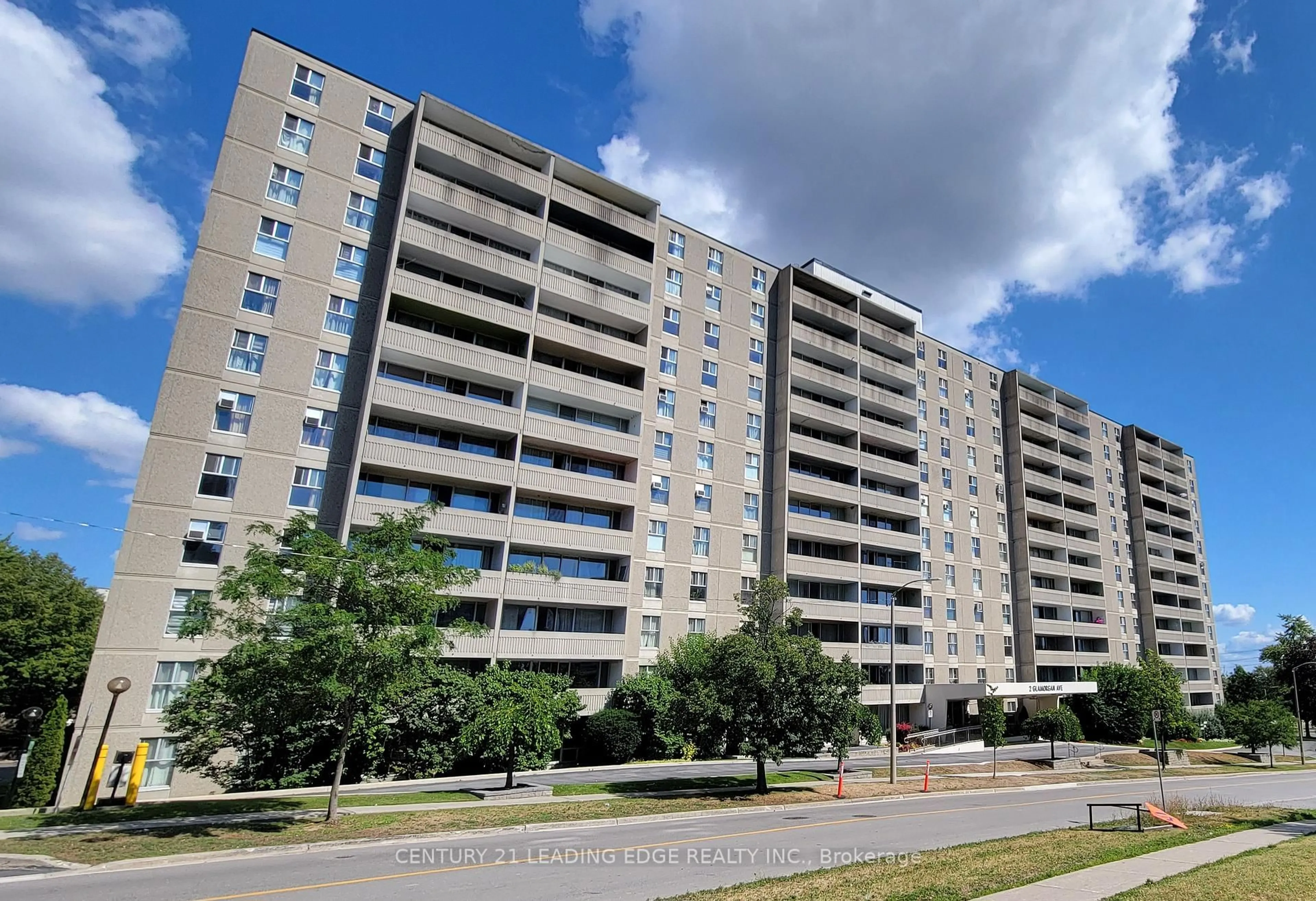A pic from outside/outdoor area/front of a property/back of a property/a pic from drone, building for 2 Glamorgan Ave #1005, Toronto Ontario M1P 2M8
