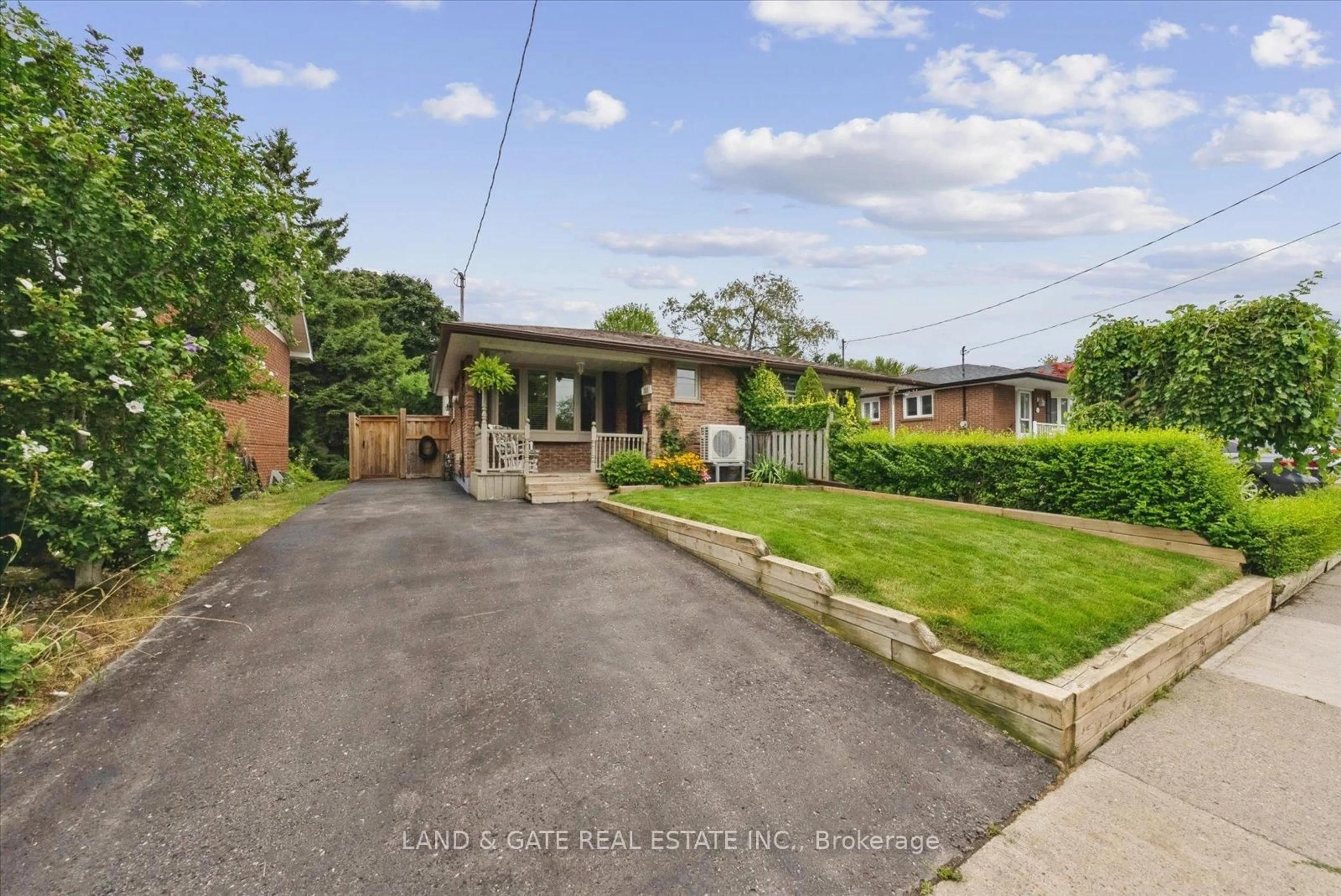 A pic from outside/outdoor area/front of a property/back of a property/a pic from drone, street for 111 Guelph St, Oshawa Ontario L1H 6H8