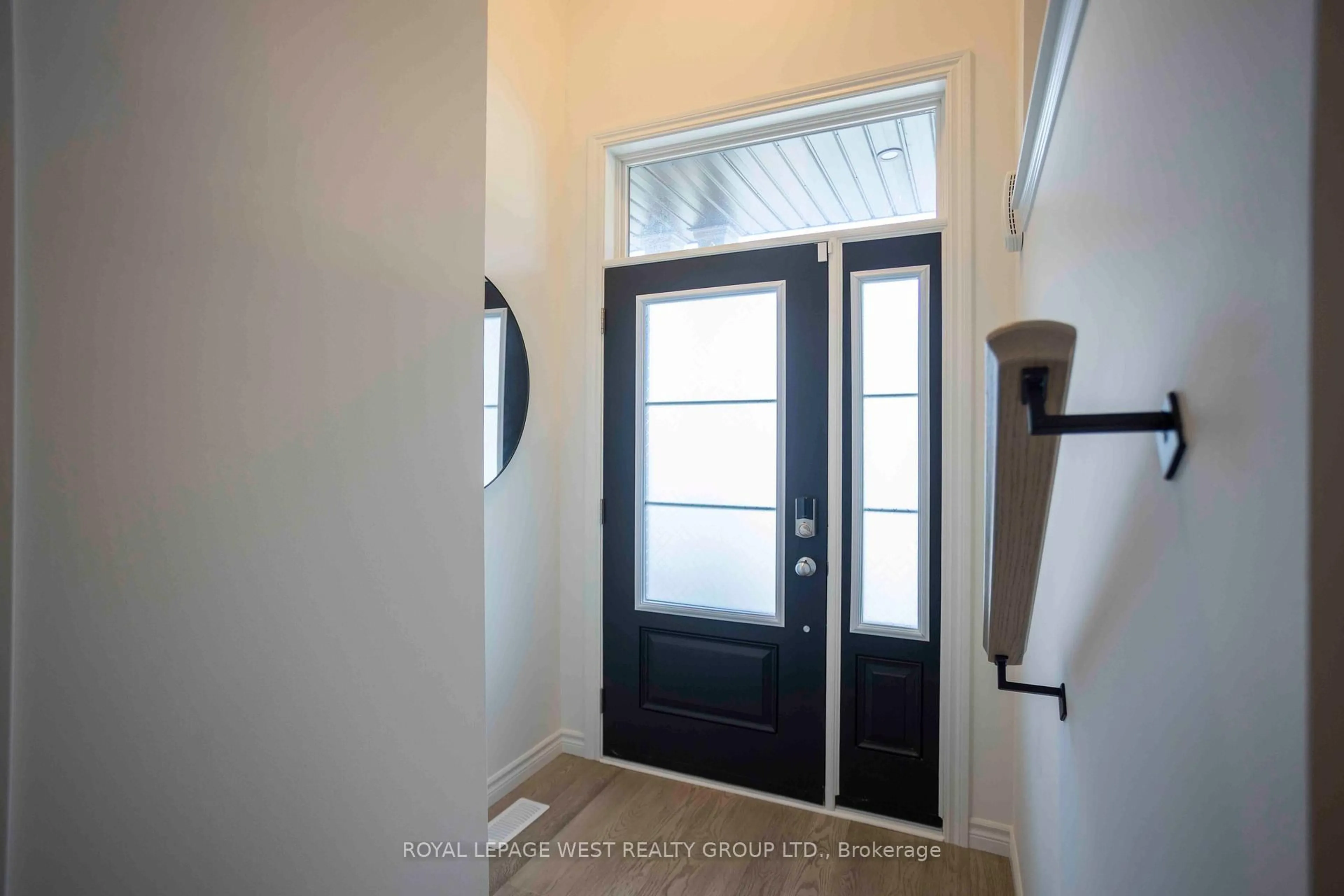 Indoor entryway for 15 Shand Lane, Scugog Ontario L9L 0C7