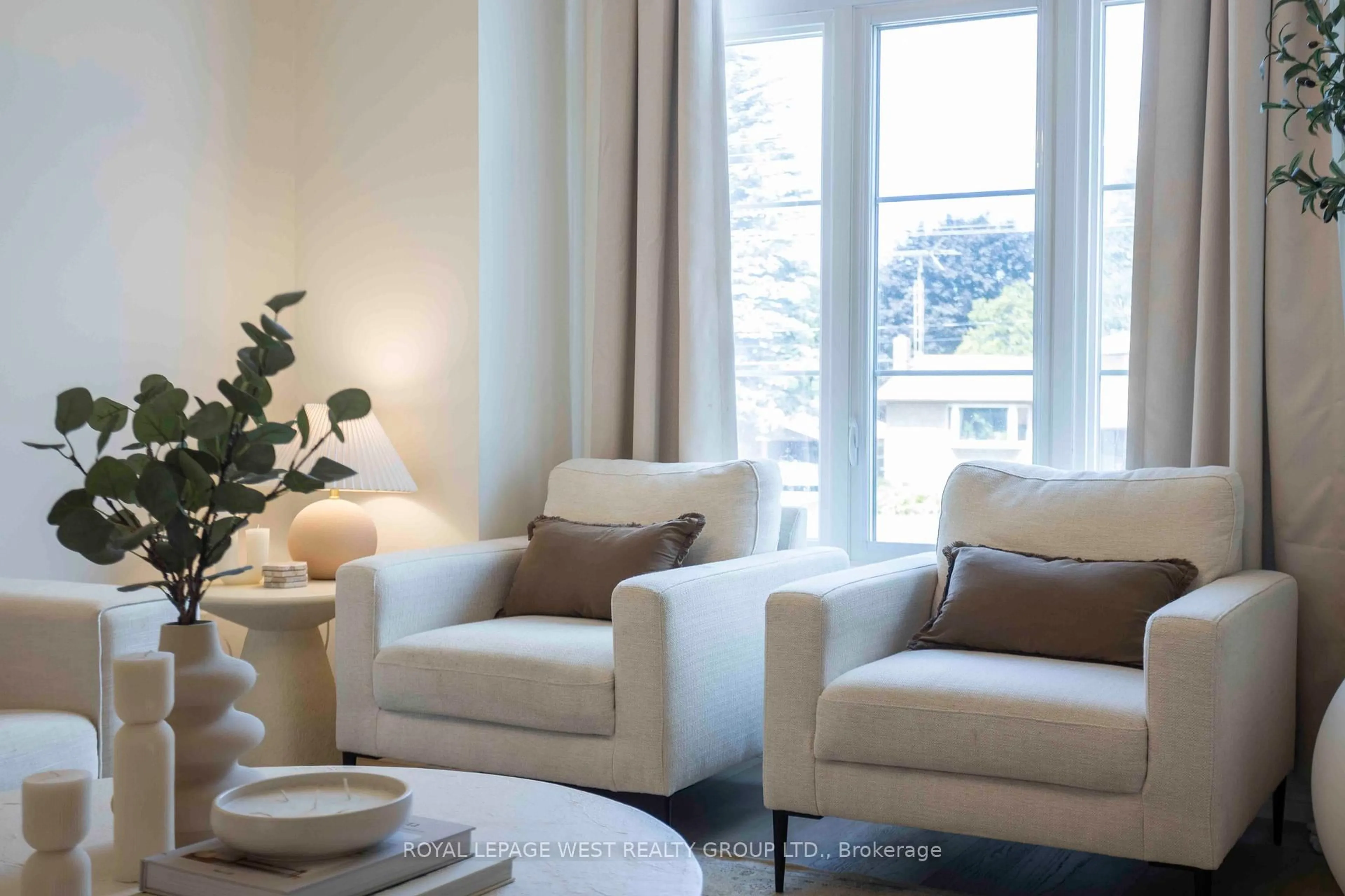 Living room with furniture, unknown for 15 Shand Lane, Scugog Ontario L9L 0C7