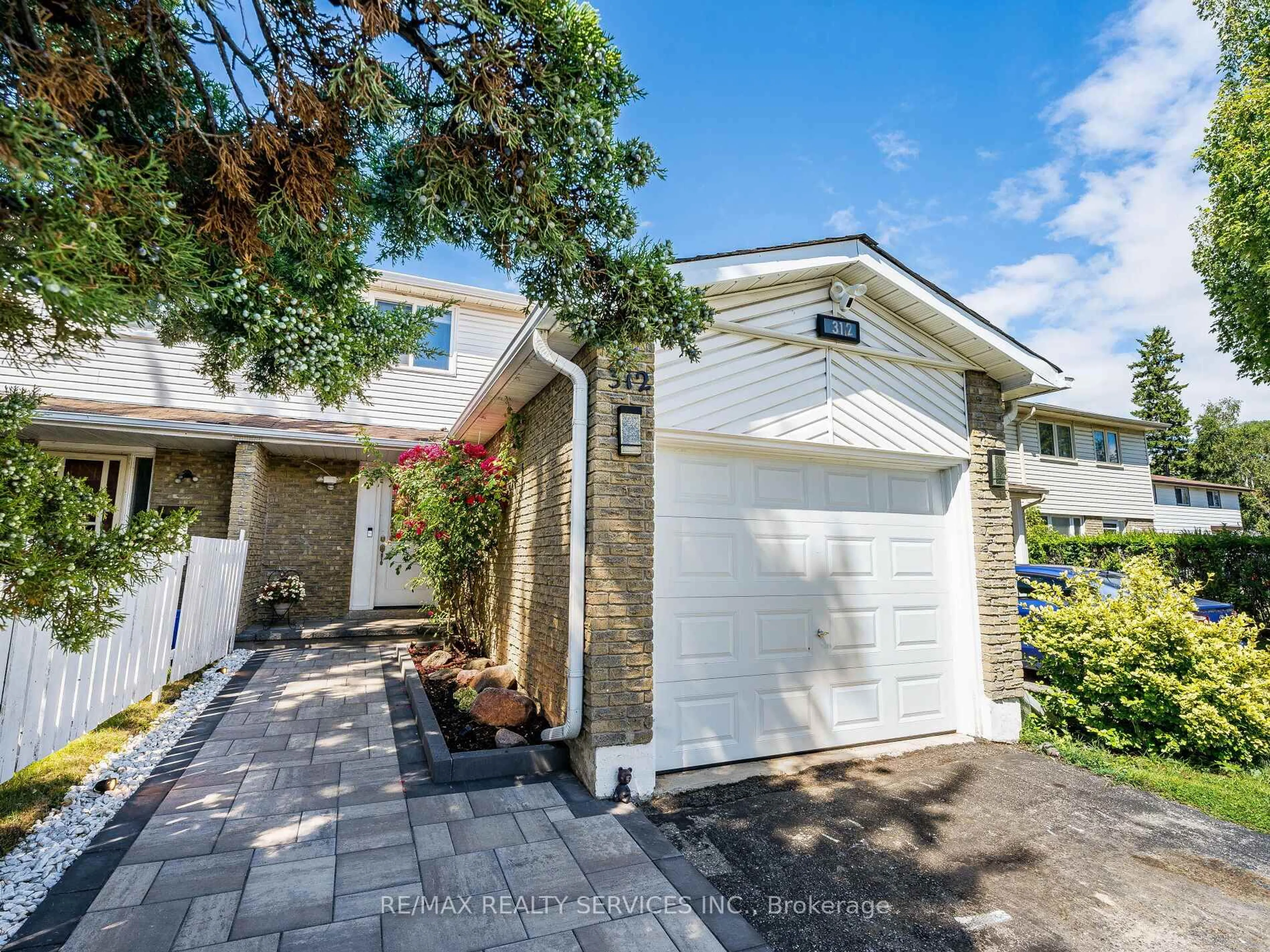 Home with vinyl exterior material, street for 312 Killarney Crt, Oshawa Ontario L1J 6C7