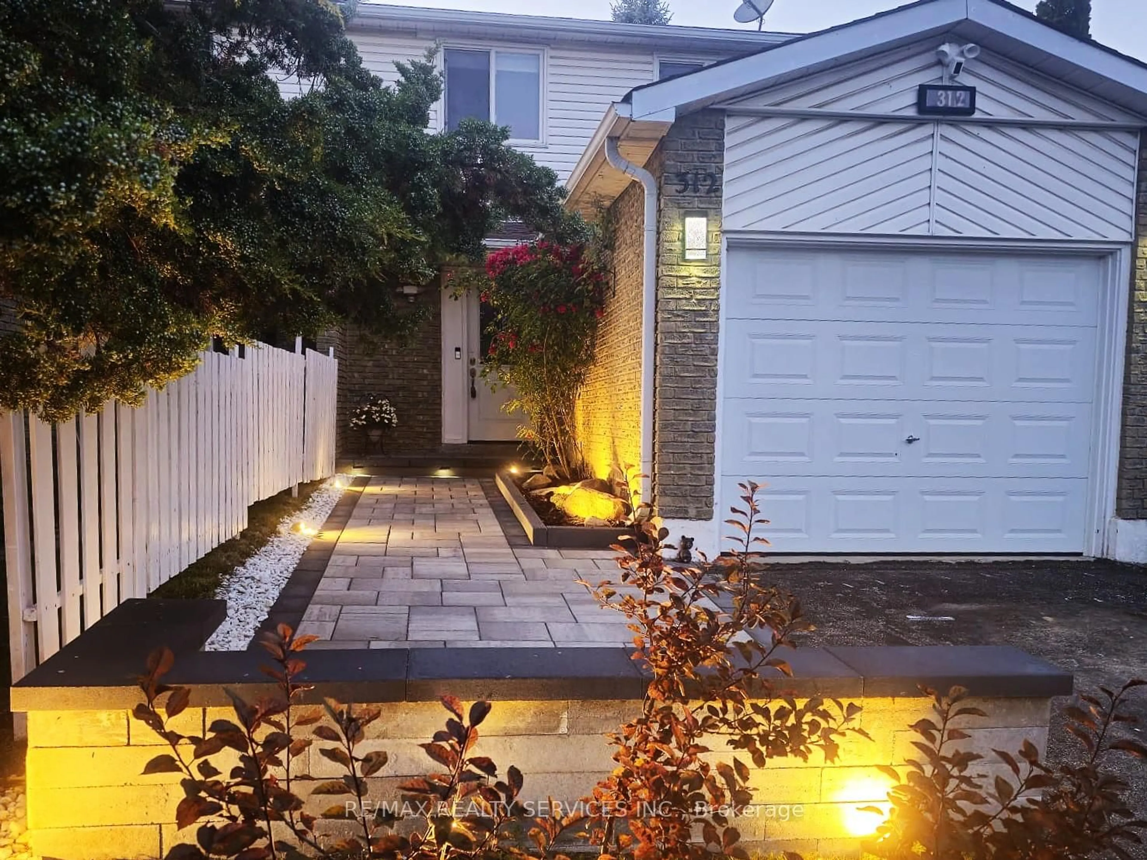Unknown for 312 Killarney Crt, Oshawa Ontario L1J 6C7