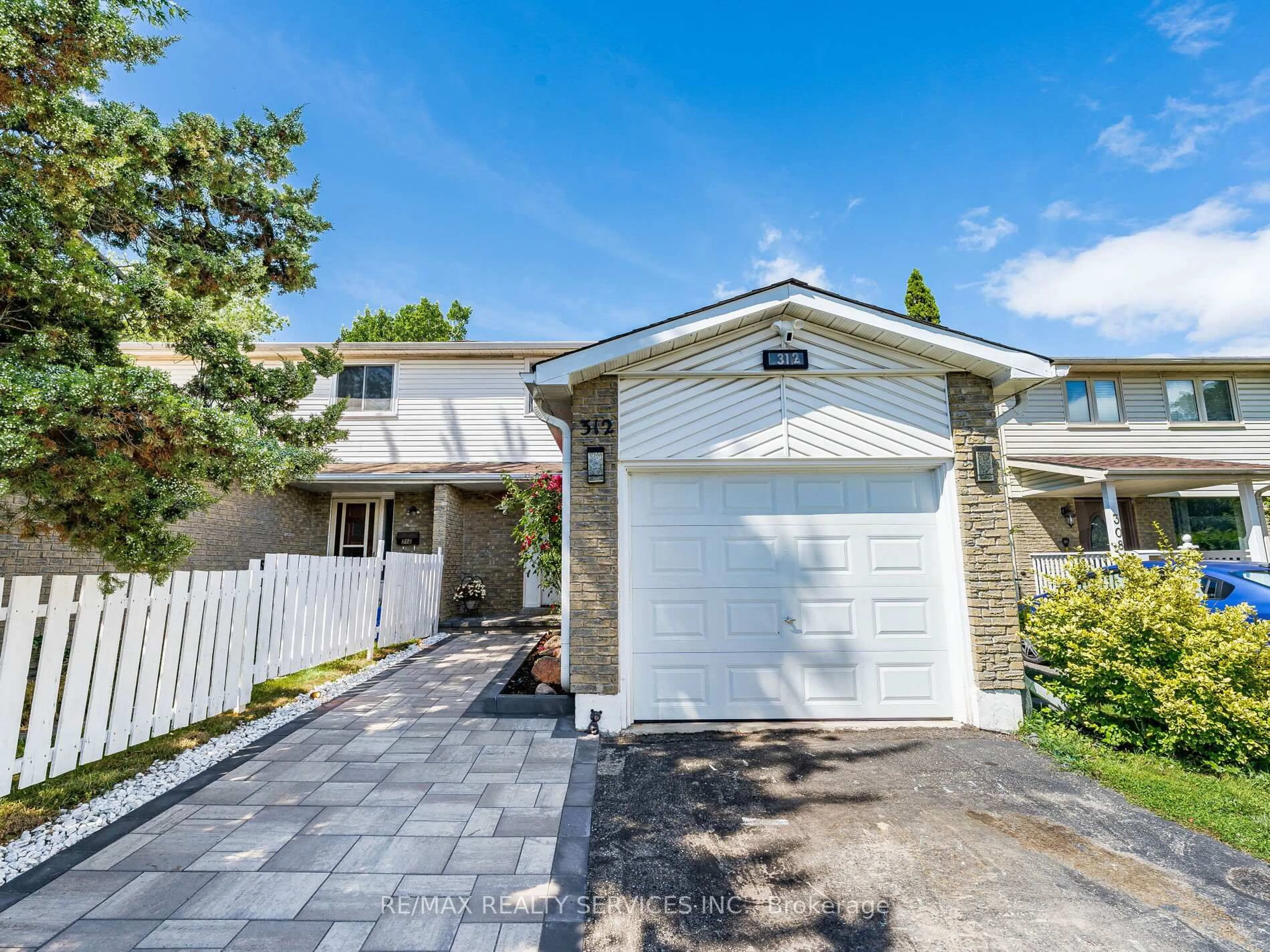 Home with vinyl exterior material, street for 312 Killarney Crt, Oshawa Ontario L1J 6C7