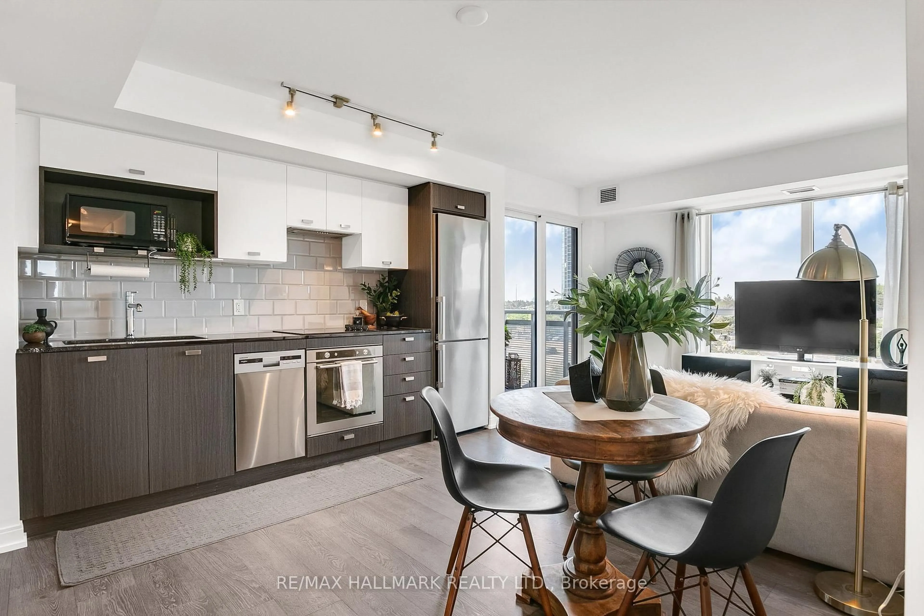 Open concept kitchen, unknown for 275 Village Green Sq #522, Toronto Ontario M1S 0L8