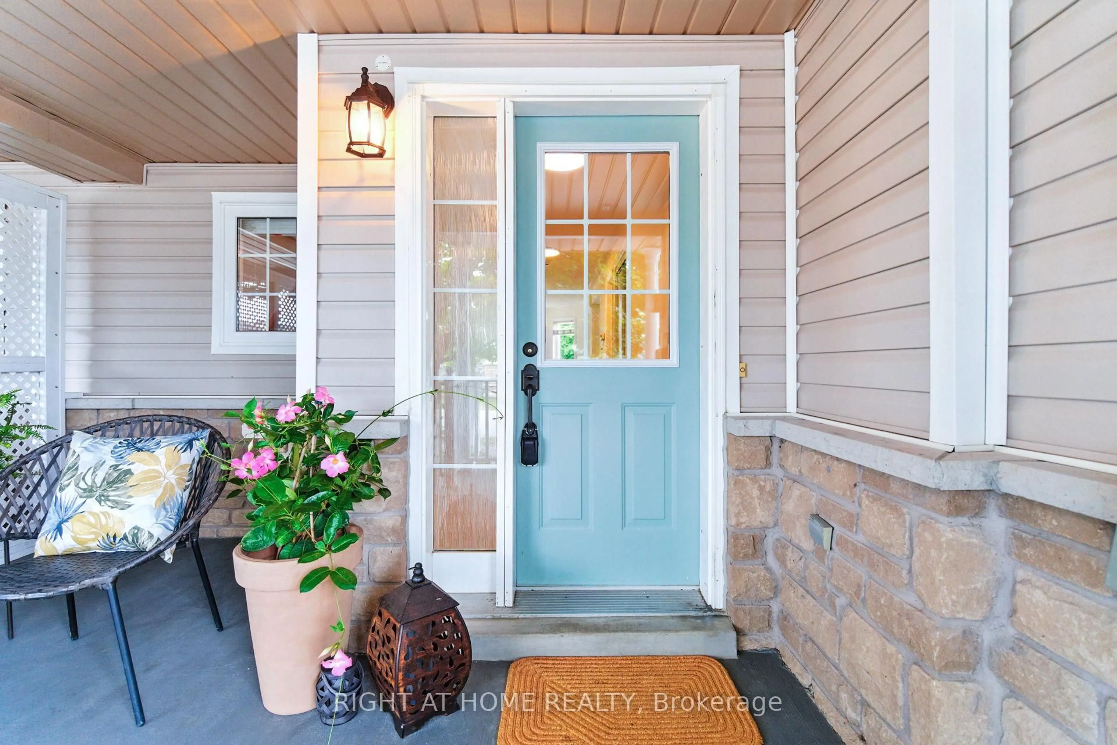 Indoor entryway for 61 Corianne Ave, Whitby Ontario L1M 2J2