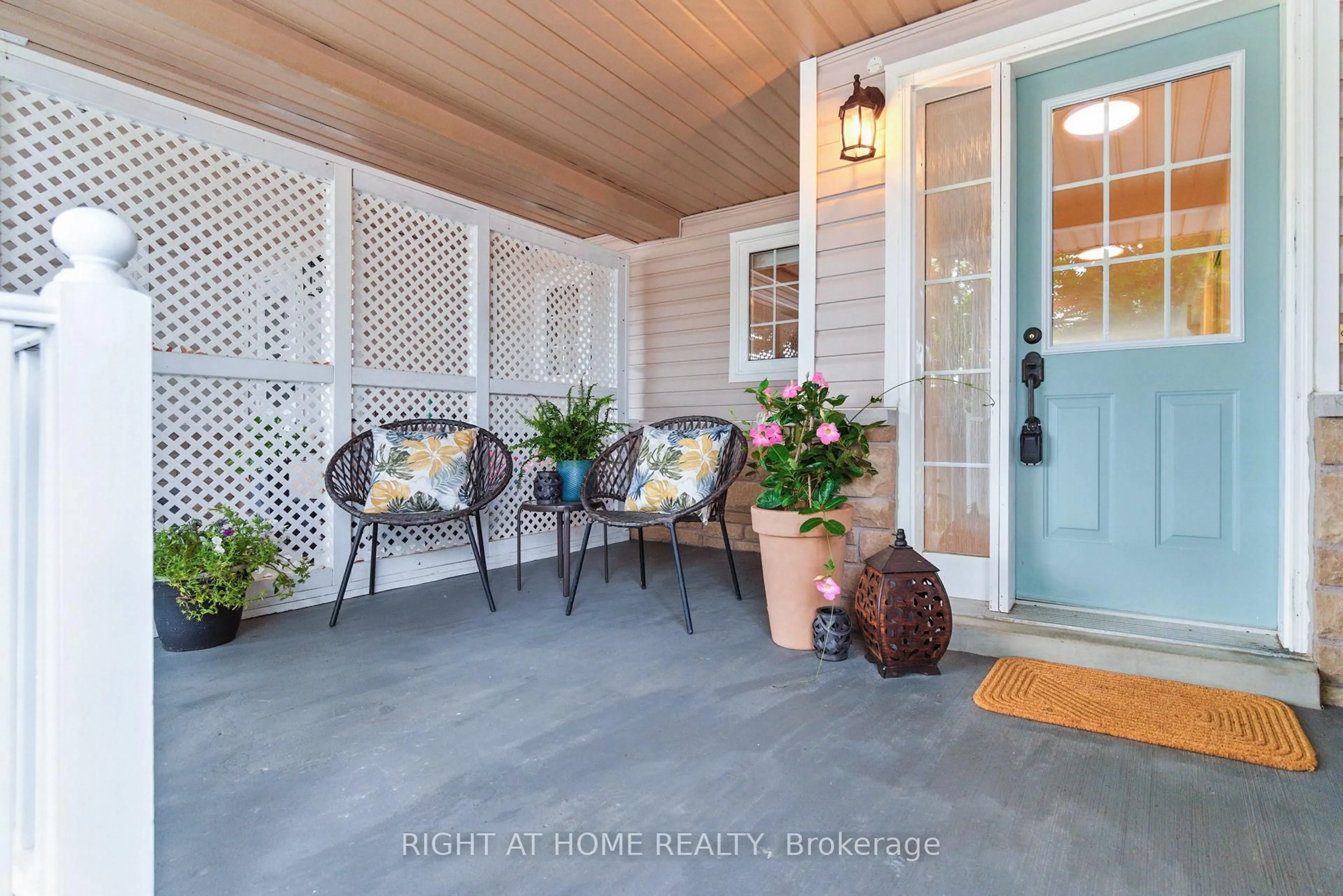 Indoor entryway for 61 Corianne Ave, Whitby Ontario L1M 2J2
