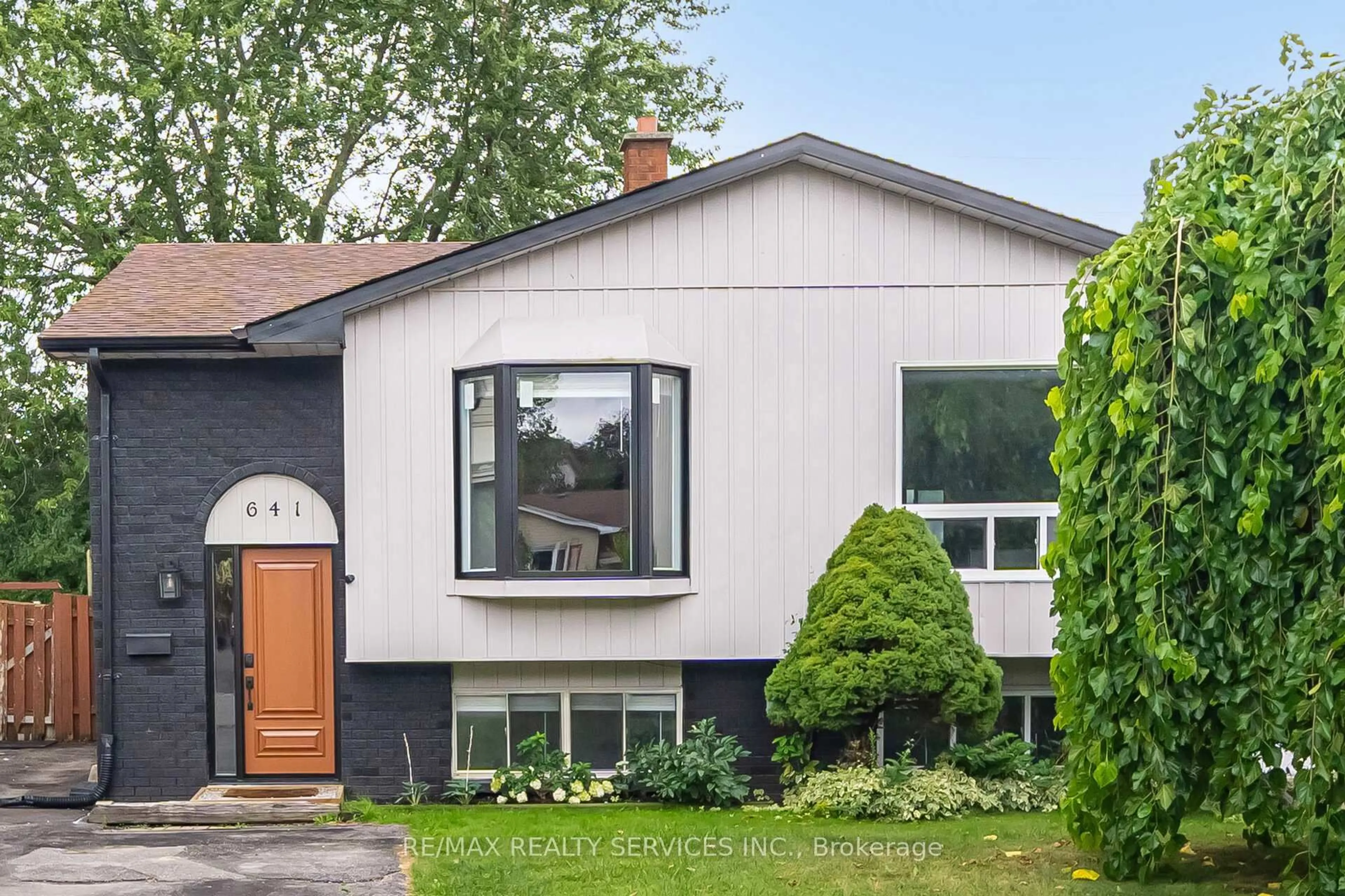 Home with brick exterior material, street for 641 Deauville Crt, Oshawa Ontario L1K 1R1